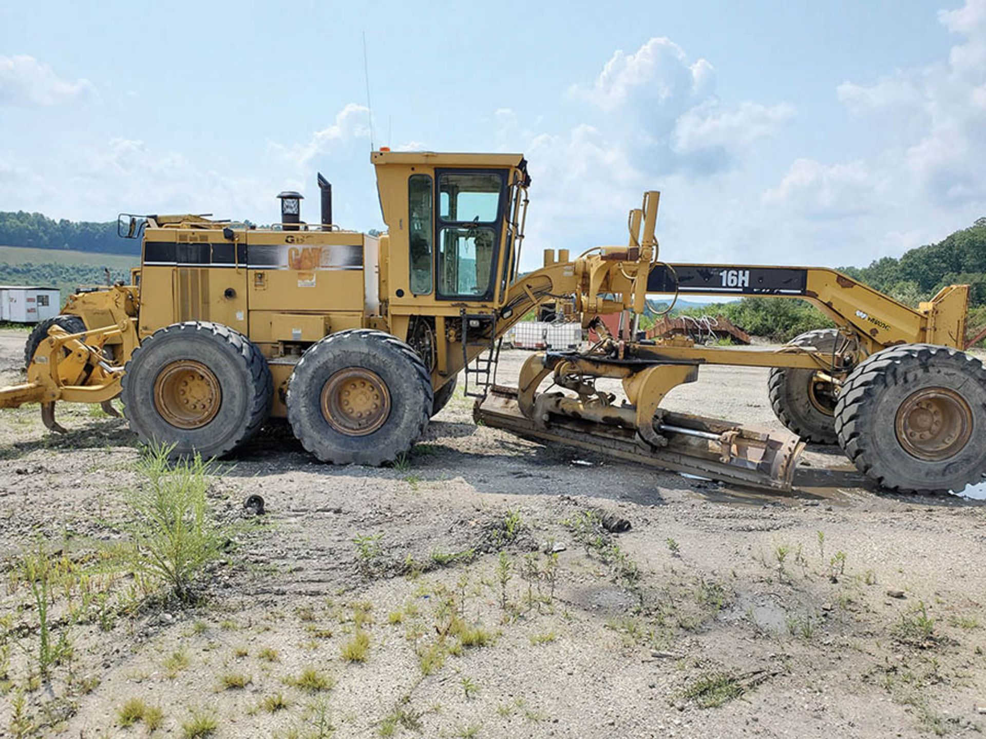 CATERPILLAR MODEL 16H MOTOR GRADER, S/N: 6ZJ00722, 38,636 METERED HOURS, CAT 3406 TURBO DIESEL - Image 2 of 9