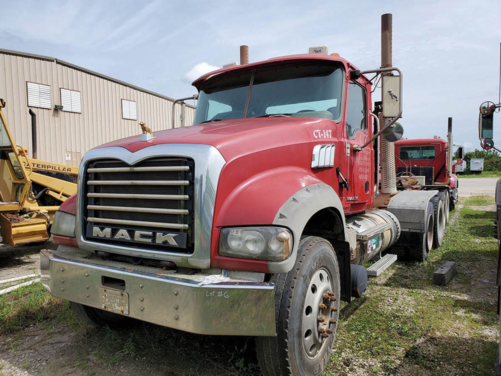 2009 MACK GU713 T/A DAY CAB TRACTOR, MAXITORQUE 18 SPEED TRANS., WET LINES MACK INLINE SIX DIESEL