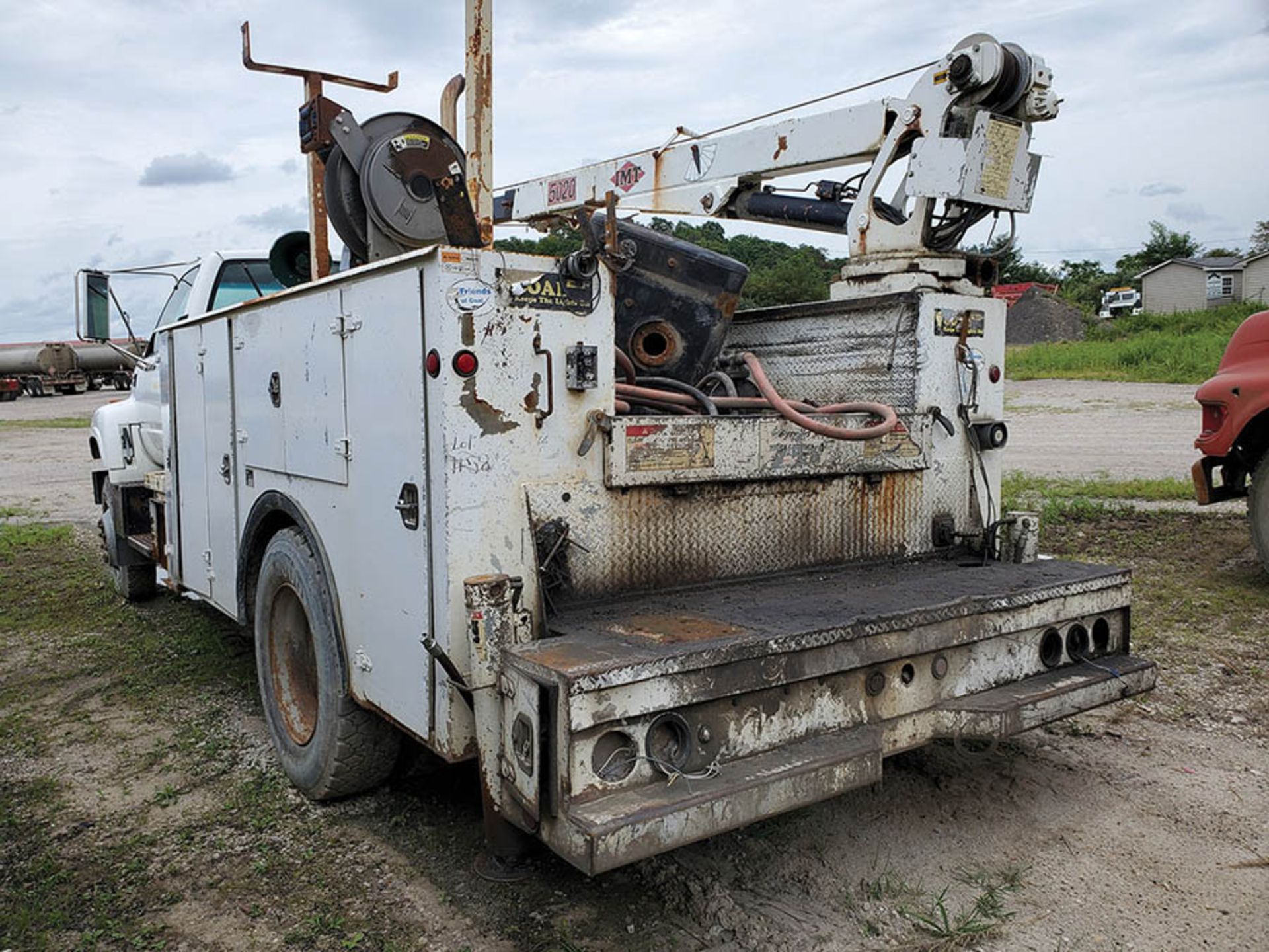 GMC C7500 WITH 5020 AUTO CRANE, VIN 1GDL7H1P4VJ501991, LOCATION: MARCO SHOP - Image 9 of 10