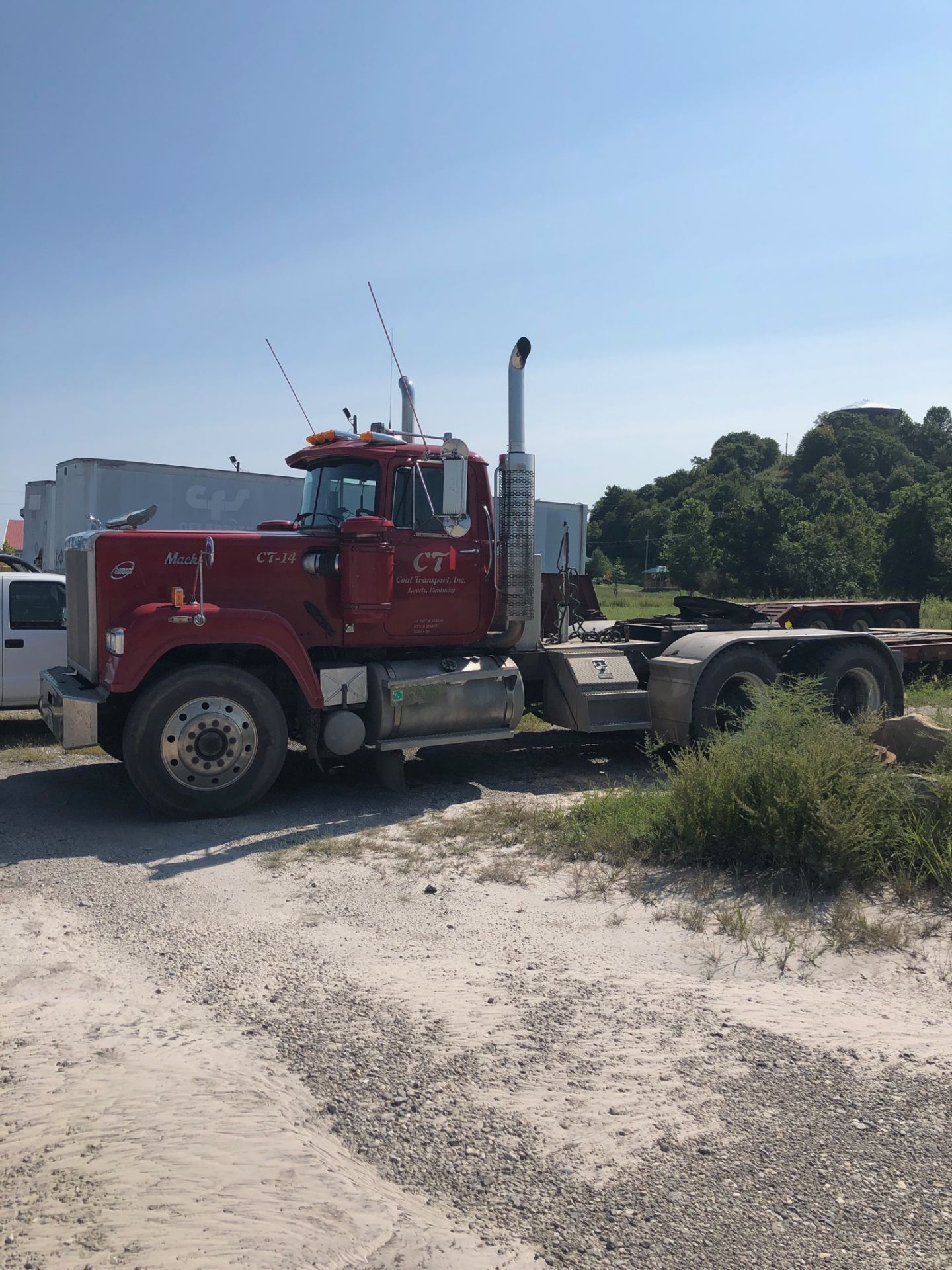 1991 MACK RW600 T/A DAY CAB TRACTOR, 10 SPEED TRANS WITH DEEP REDUCTION RANGE, 197,501 MILES, WET - Image 2 of 3