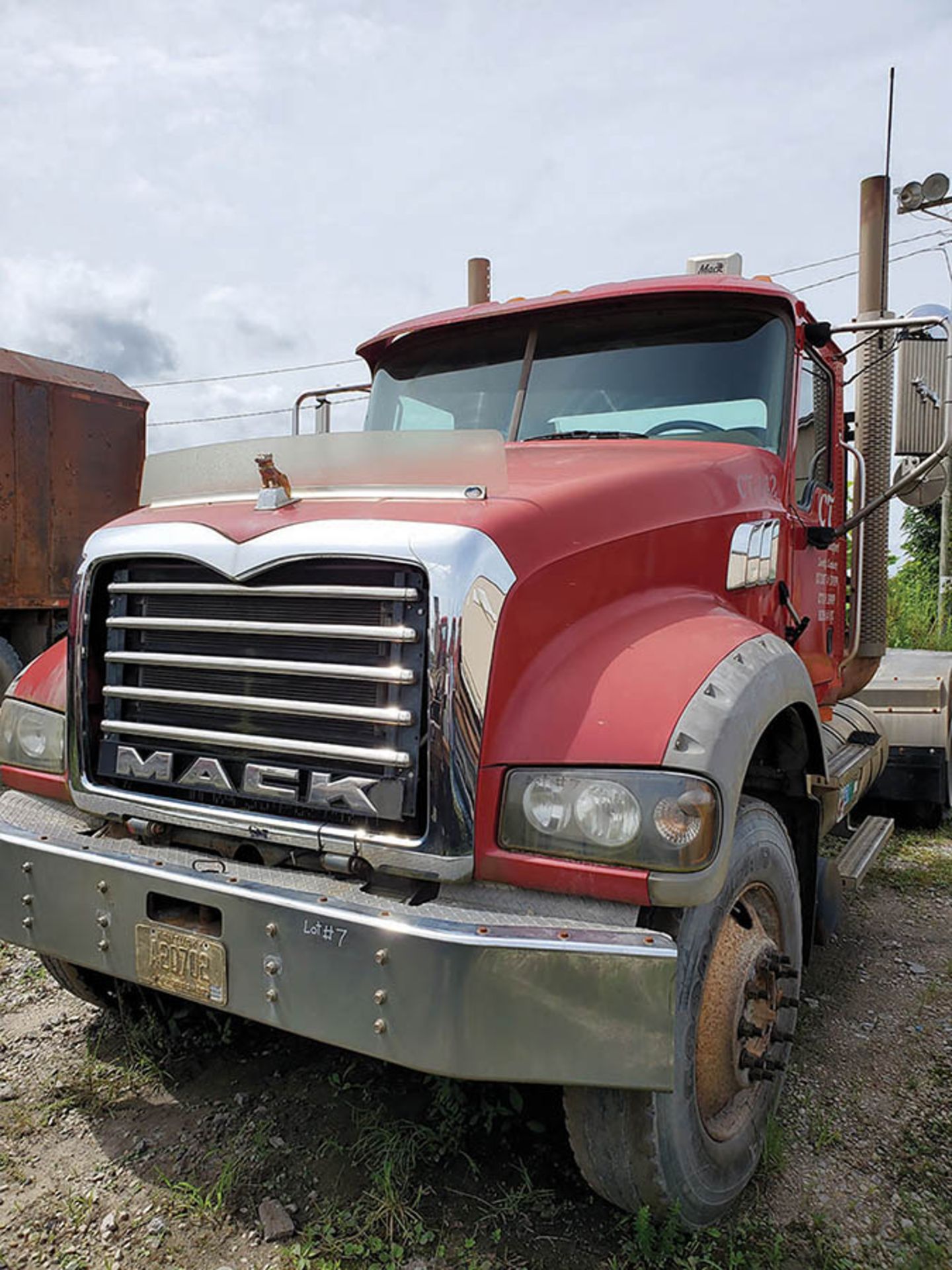 2009 MACK GU713 T/A DAY CAB TRACTOR, MAXITORQUE 18 SPEED TRANS., WET LINES MACK INLINE SIX DIESEL - Image 3 of 11