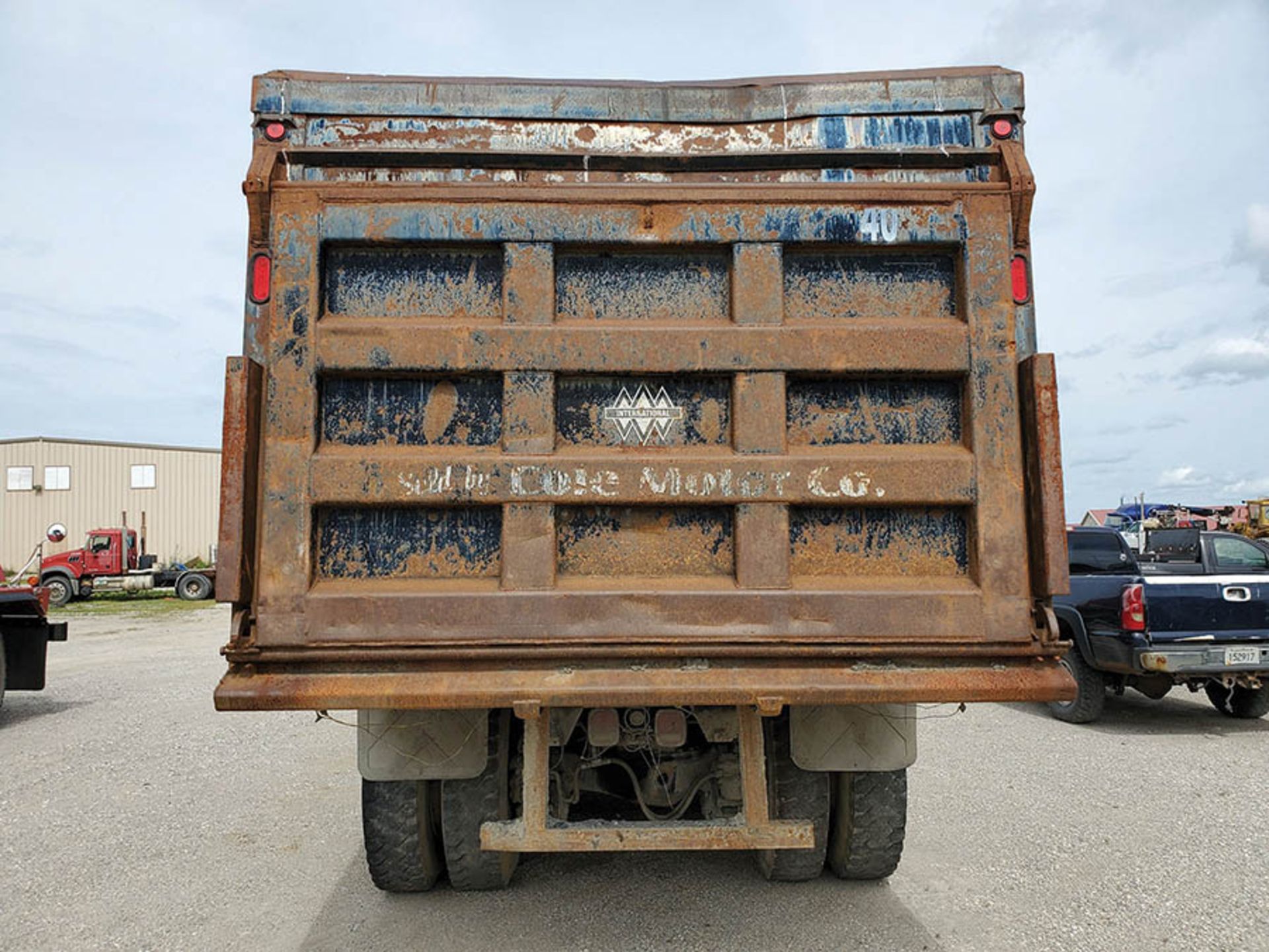 1997 MACK RD888 SX T/A DUMP TRUCK, VIN1M2P278C5VM002015, KCT 18, LOCATION: MARCO SHOP - Image 8 of 10