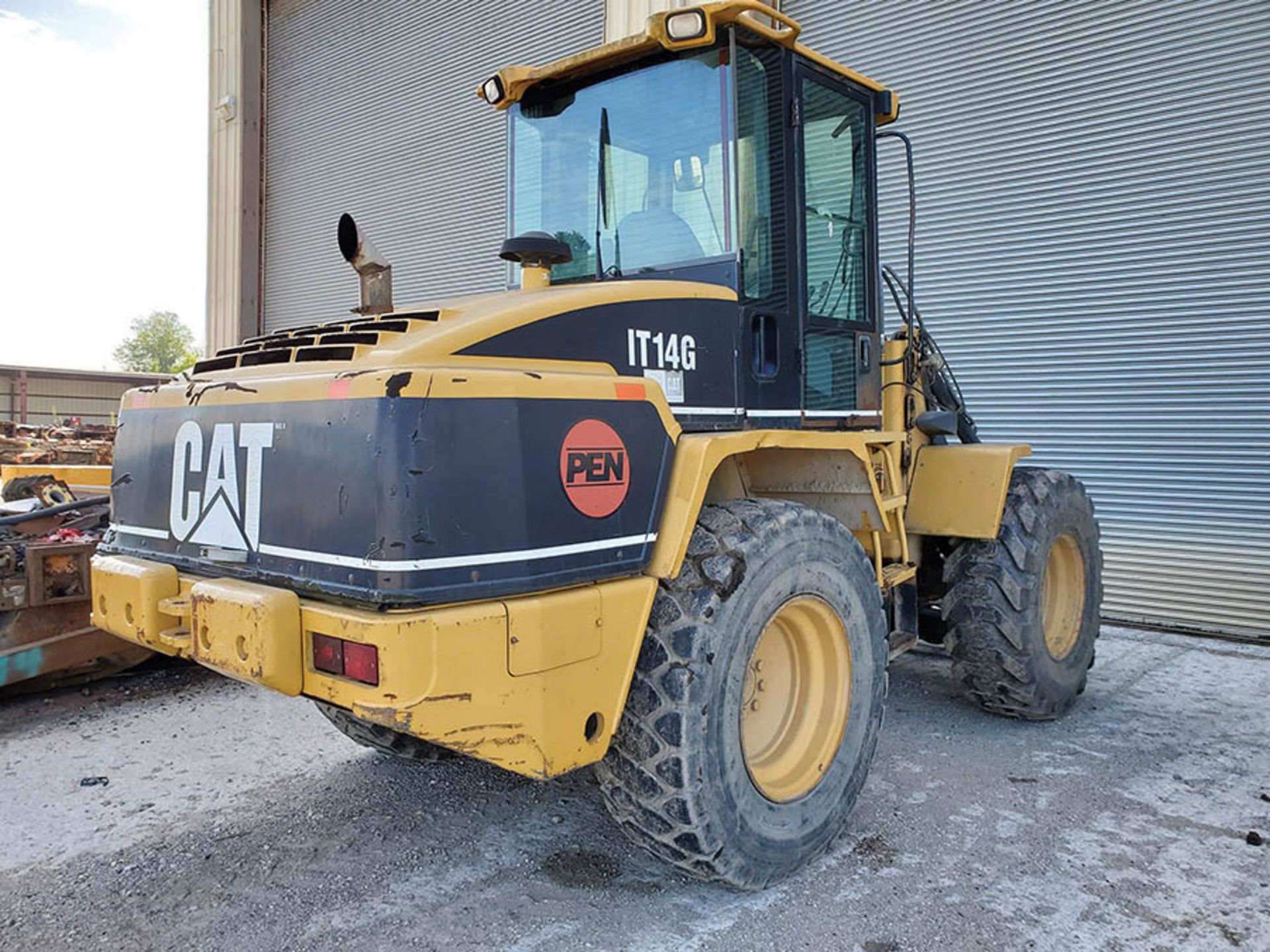 CATERPILLAR IT14G WHEEL LOADER WITH FORKS & BUCKET, PIN 8ZM00195 - Image 6 of 11