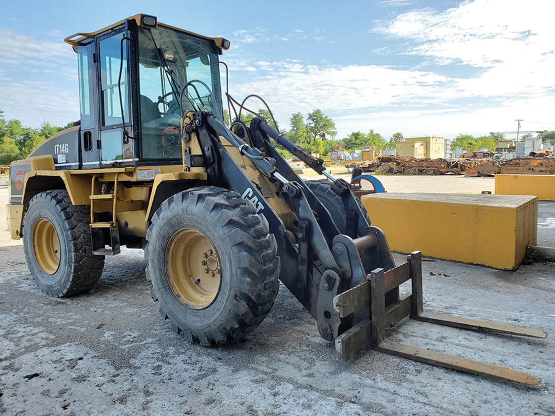 CATERPILLAR IT14G WHEEL LOADER WITH FORKS & BUCKET, PIN 8ZM00195 - Image 3 of 11