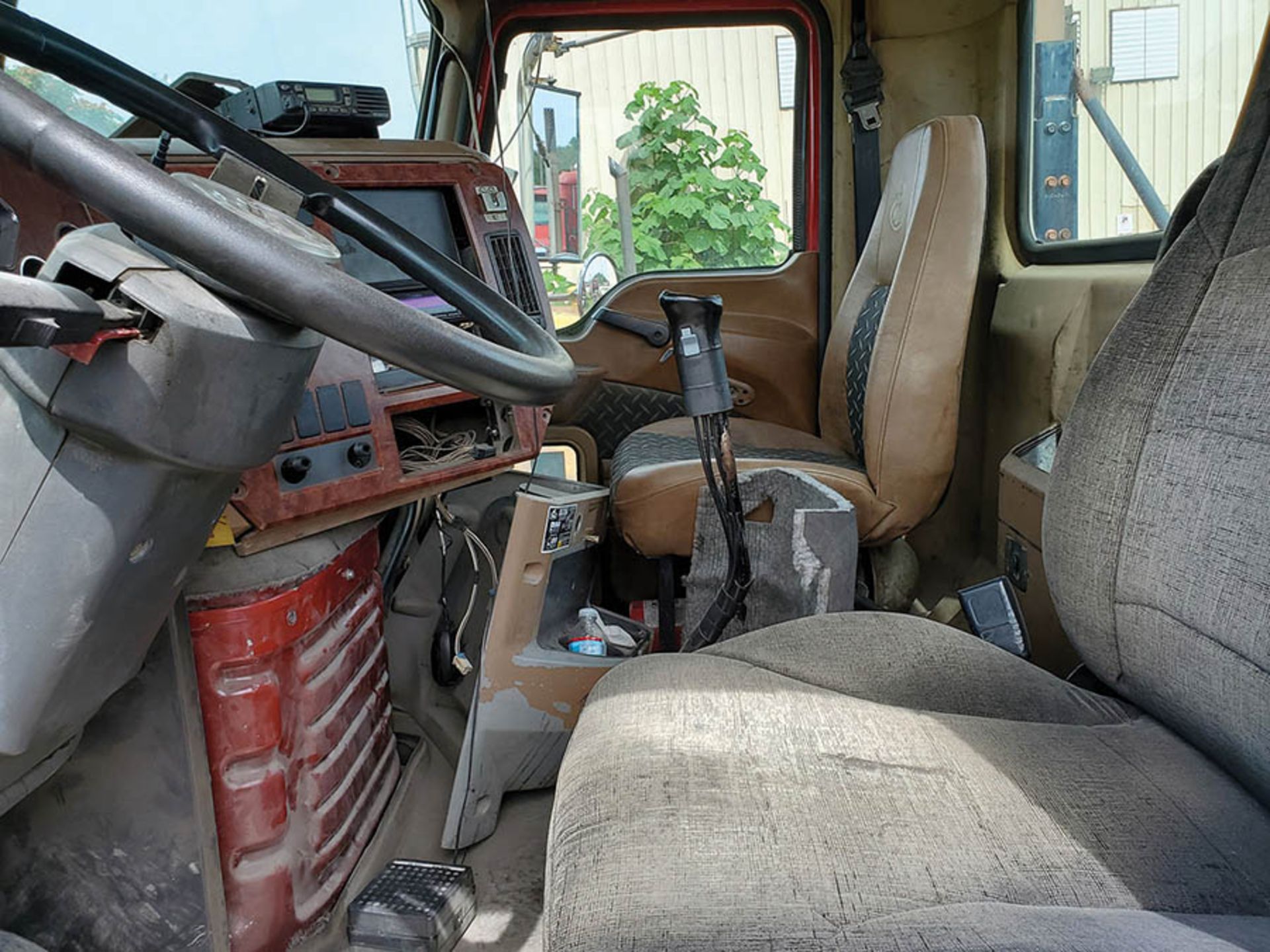 2009 MACK GU713 T/A DAY CAB TRACTOR, MAXITORQUE 18 SPEED TRANS., WET LINES MACK INLINE SIX DIESEL - Image 10 of 12