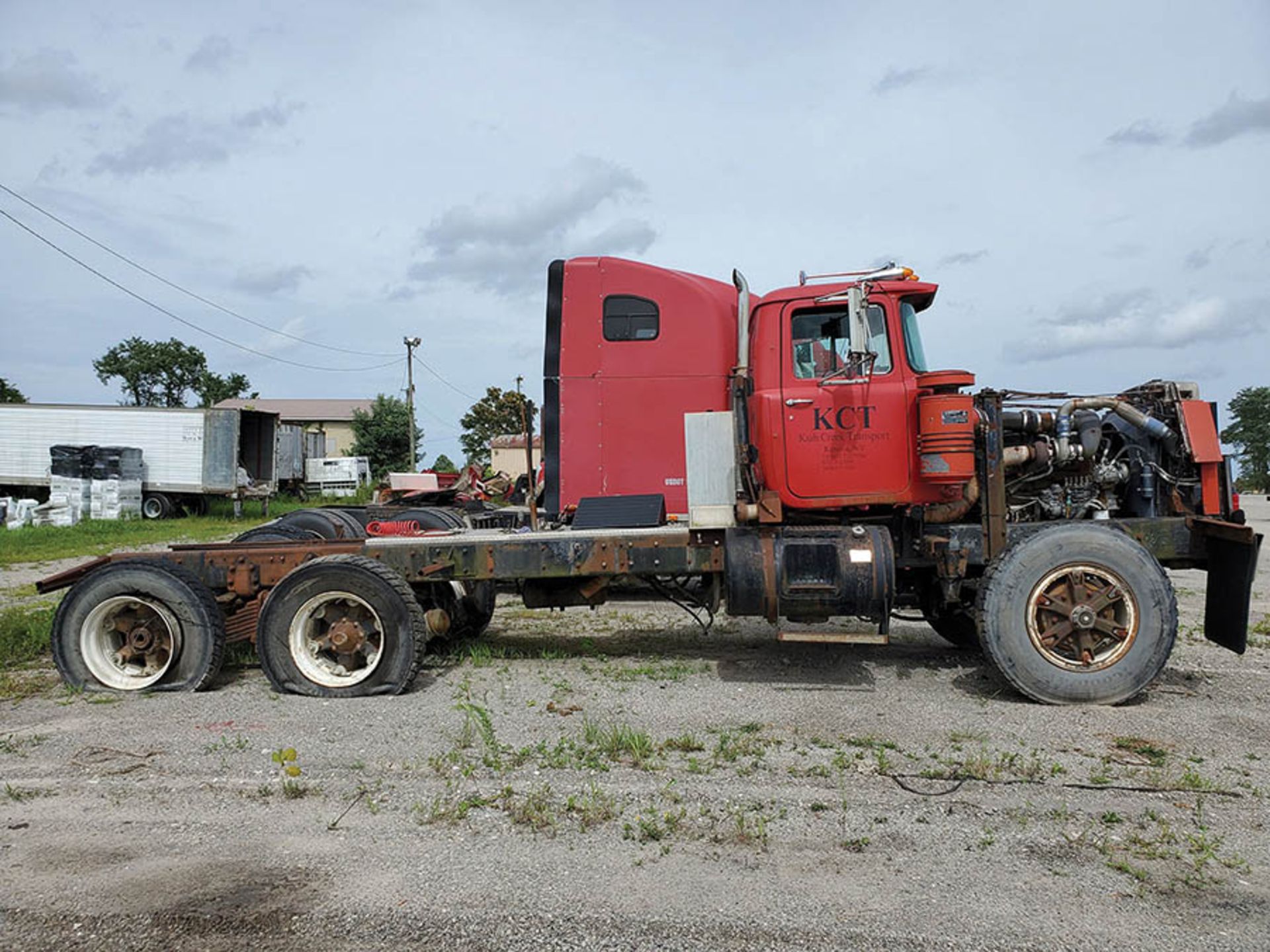 MACK T/A DAY CAB TRACTOR, MACK INLINE SIX DIESEL ENGINE, KCT 2, LOCATION: MARCO SHOP - Image 4 of 8