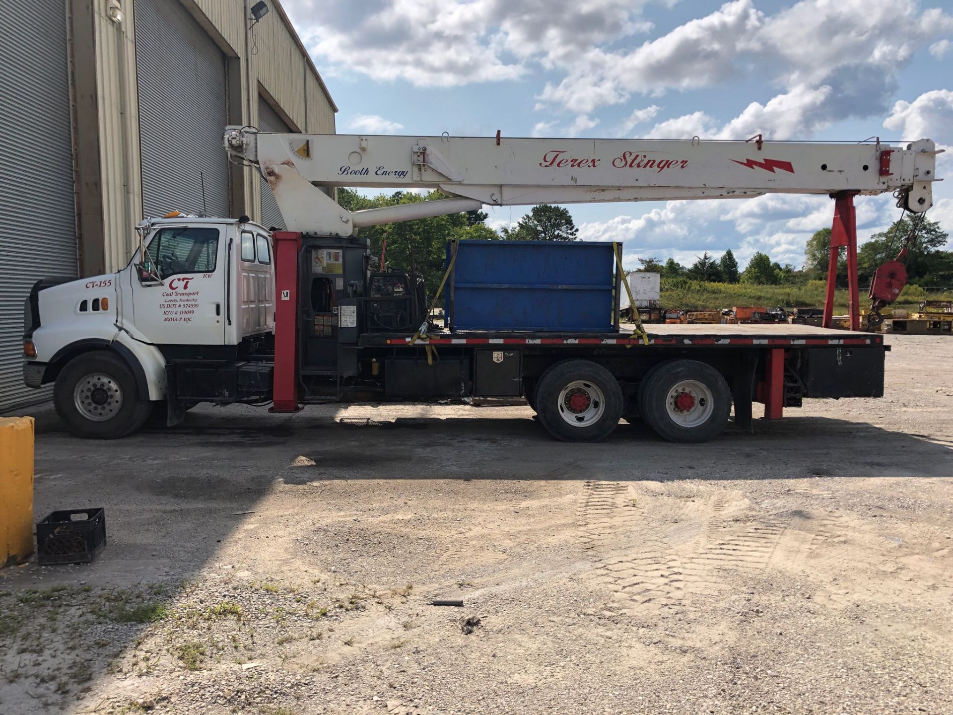 2000 STERLING TELESCOPING TC 4792 CRANE TRUCK, MODEL L9500, T/A DAY CAB, 12.0 L DIESEL, 145,387