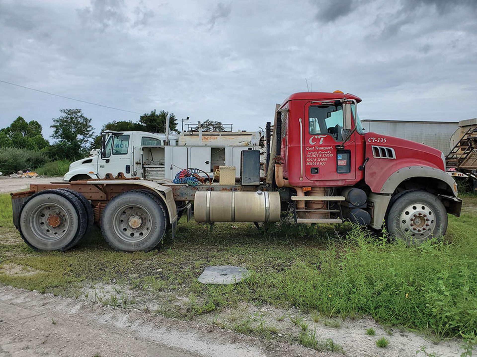 2008 MACK GU713 T/A DAY CAB TRACTOR, MAXITORQUE 18 SPEED TRANS., WET LINES MACK INLINE SIX DIESEL