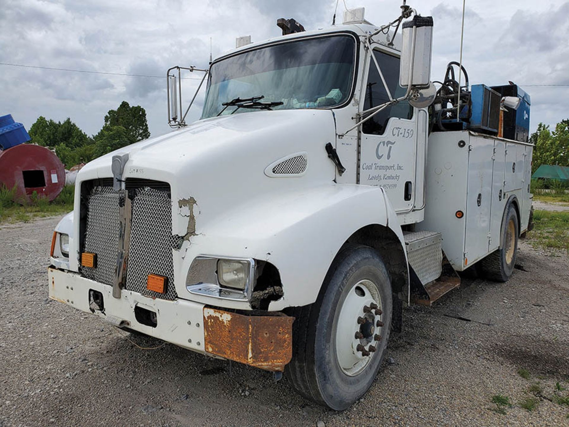 KENWORTH MECHANICS SERVICE TRUCK, C7A CERT CAT DIESEL ENGINE, 6-SPEED EATON FULLER TRANS, 14,397 - Image 3 of 14