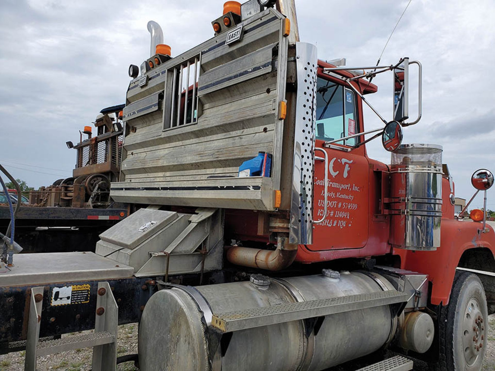 1991 MACK RW600 T/A DAY CAB TRACTOR, 10-SPEED TRANS WITH DEEP REDUCTION RANGE, WET LINES MACK INLINE - Image 10 of 14