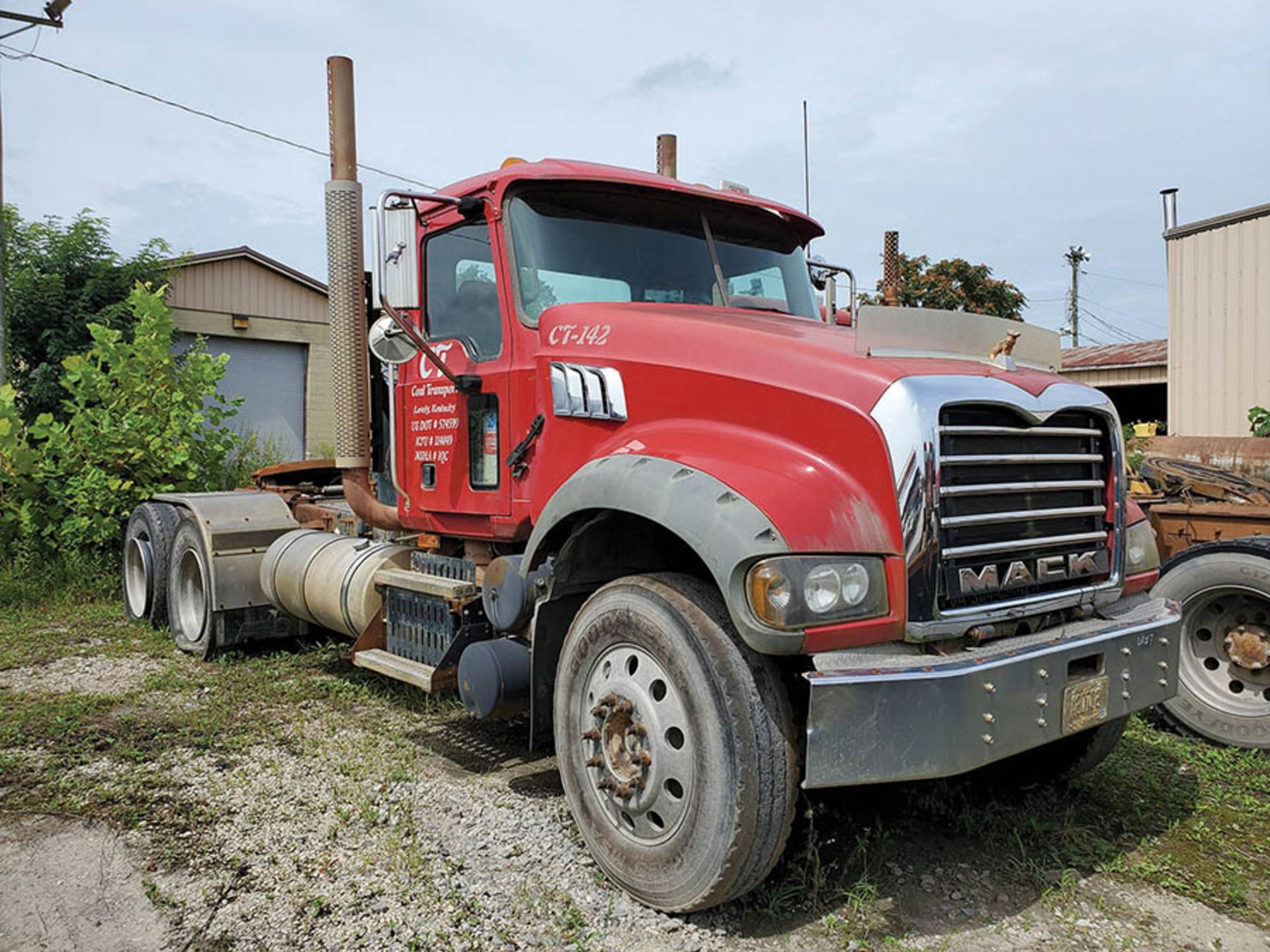 2009 MACK GU713 T/A DAY CAB TRACTOR, MAXITORQUE 18 SPEED TRANS., WET LINES MACK INLINE SIX DIESEL - Image 4 of 11