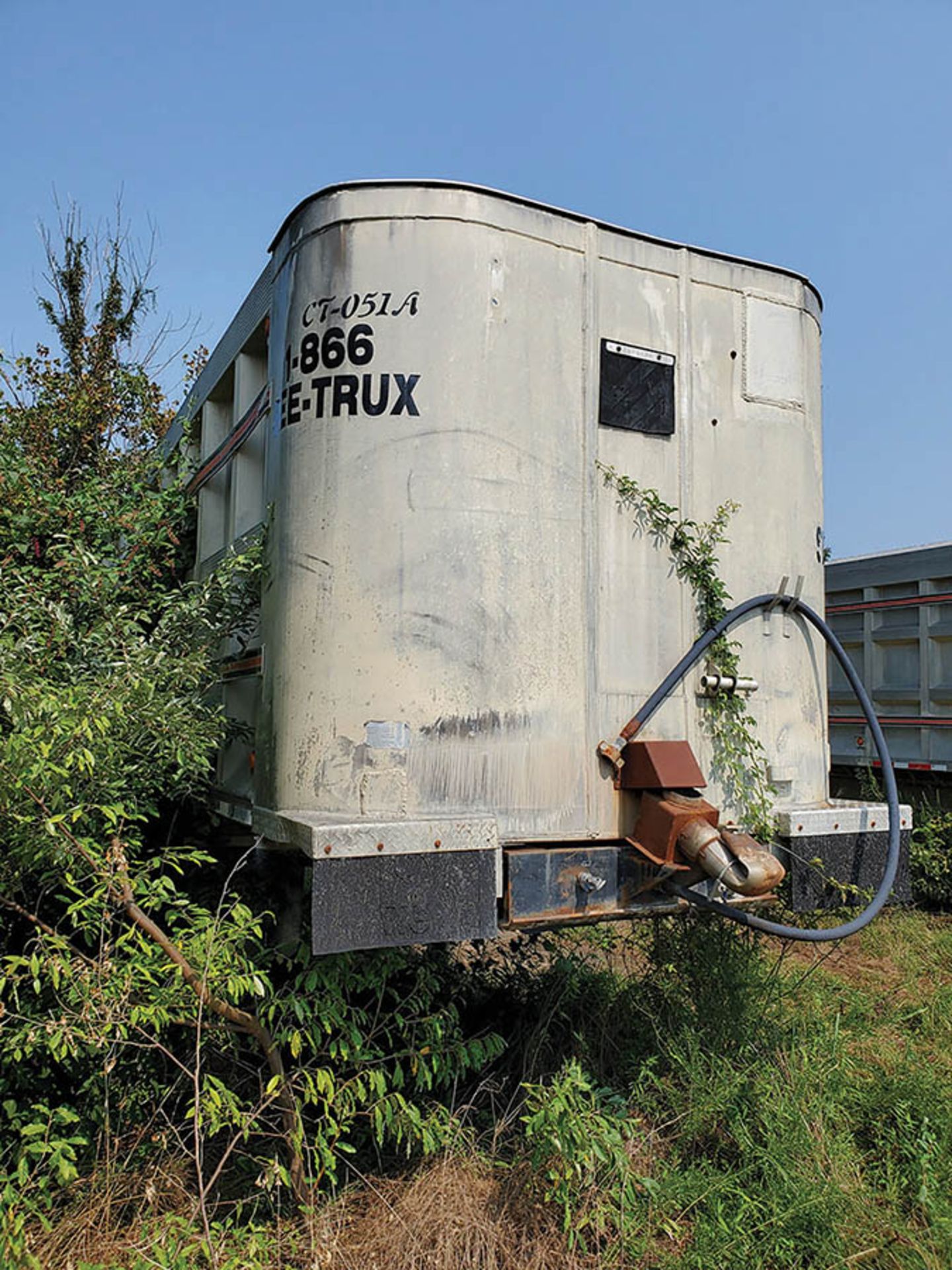 BENSON HYDRAULIC END DUMP T/A ALUMINUM TRAILER, VIN, KCT 051A, LOCATION: MARCO SHOP ***DELAYED TITL - Image 2 of 4