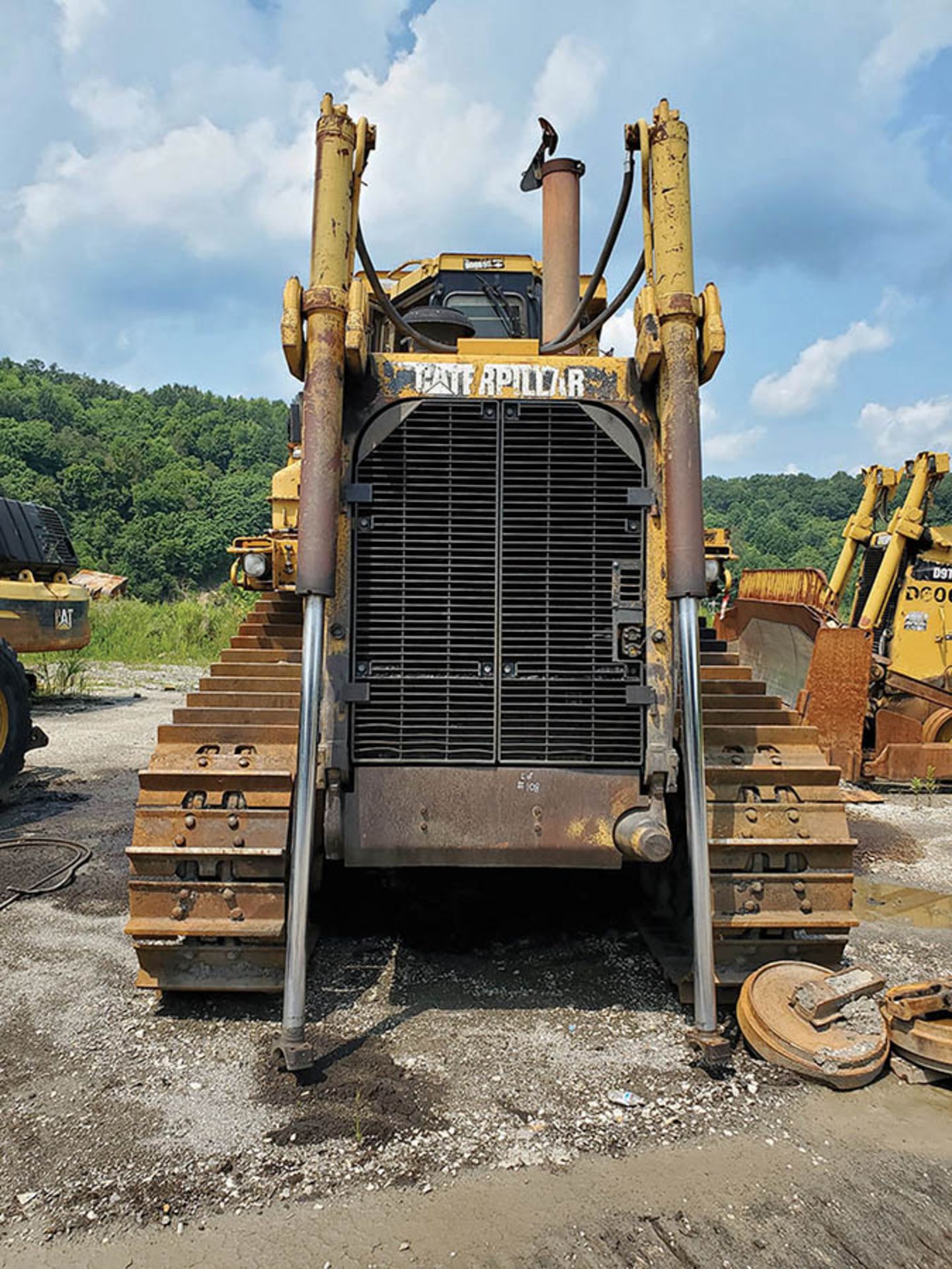 CATERPILLAR D9R DOZER, S/N: ABK00558, CAT 3408 DIESEL ENGINE, 24'' WIDE METAL TRACKS, REAR - Image 4 of 10