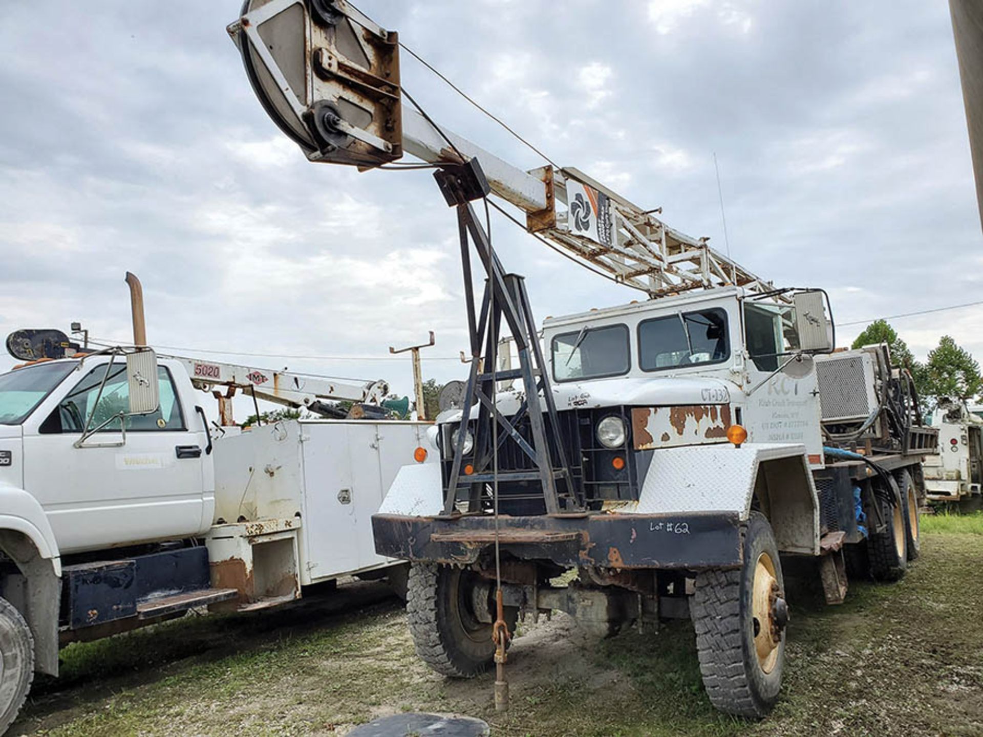 1966 5-TON 6X6 CARGO TRUCK, MFD KAISER JEEP, VIN M72411624, 2,716 MILES SHOWING, 5-SPEED DIESEL,