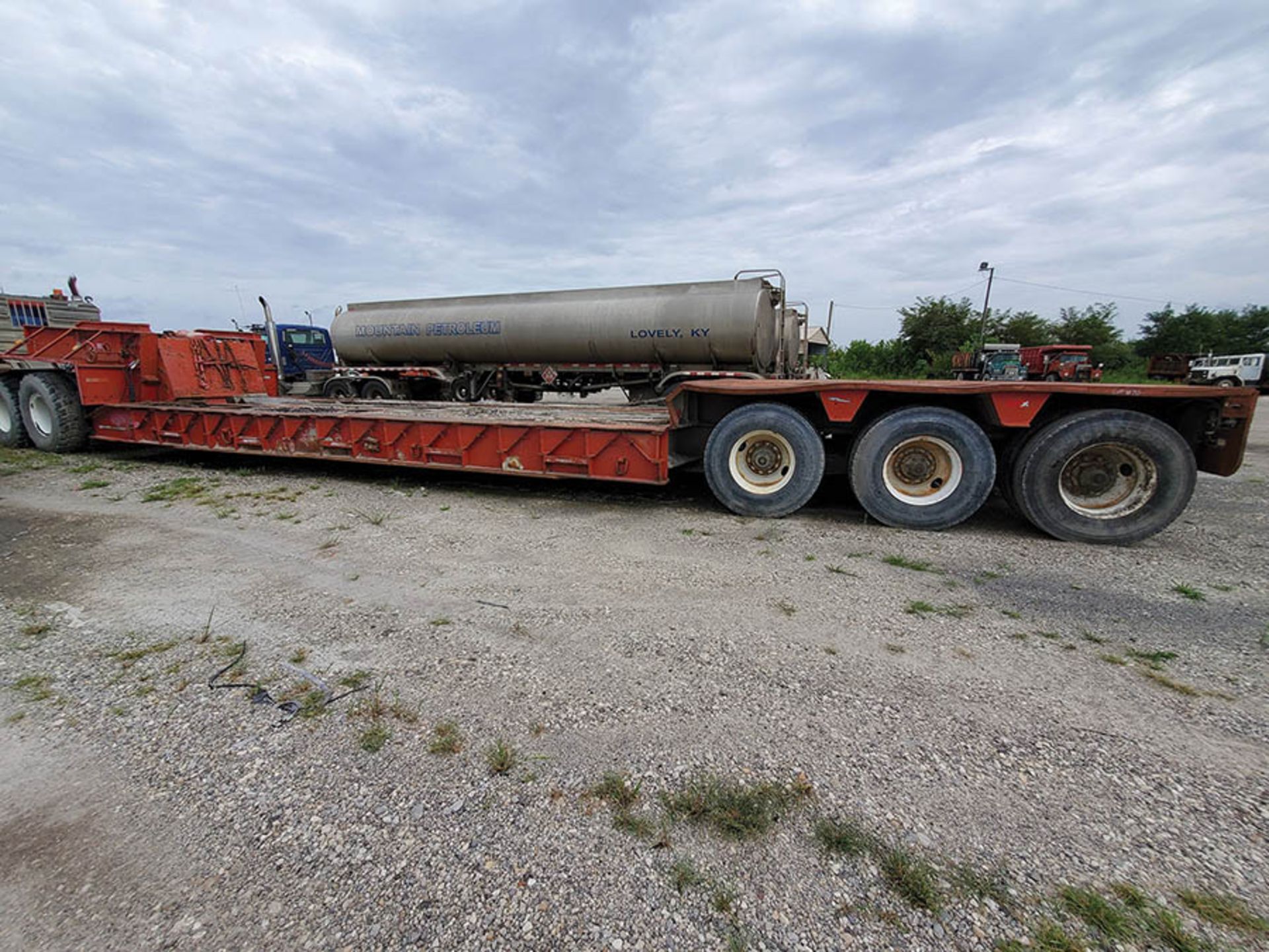 1978 BIRMINGHAM TRI AXLE RGN TRAILER, MODEL 12752LSR, VIN HS 509, 27' DECK, LOCATION: MARCO SHOP - Image 5 of 13