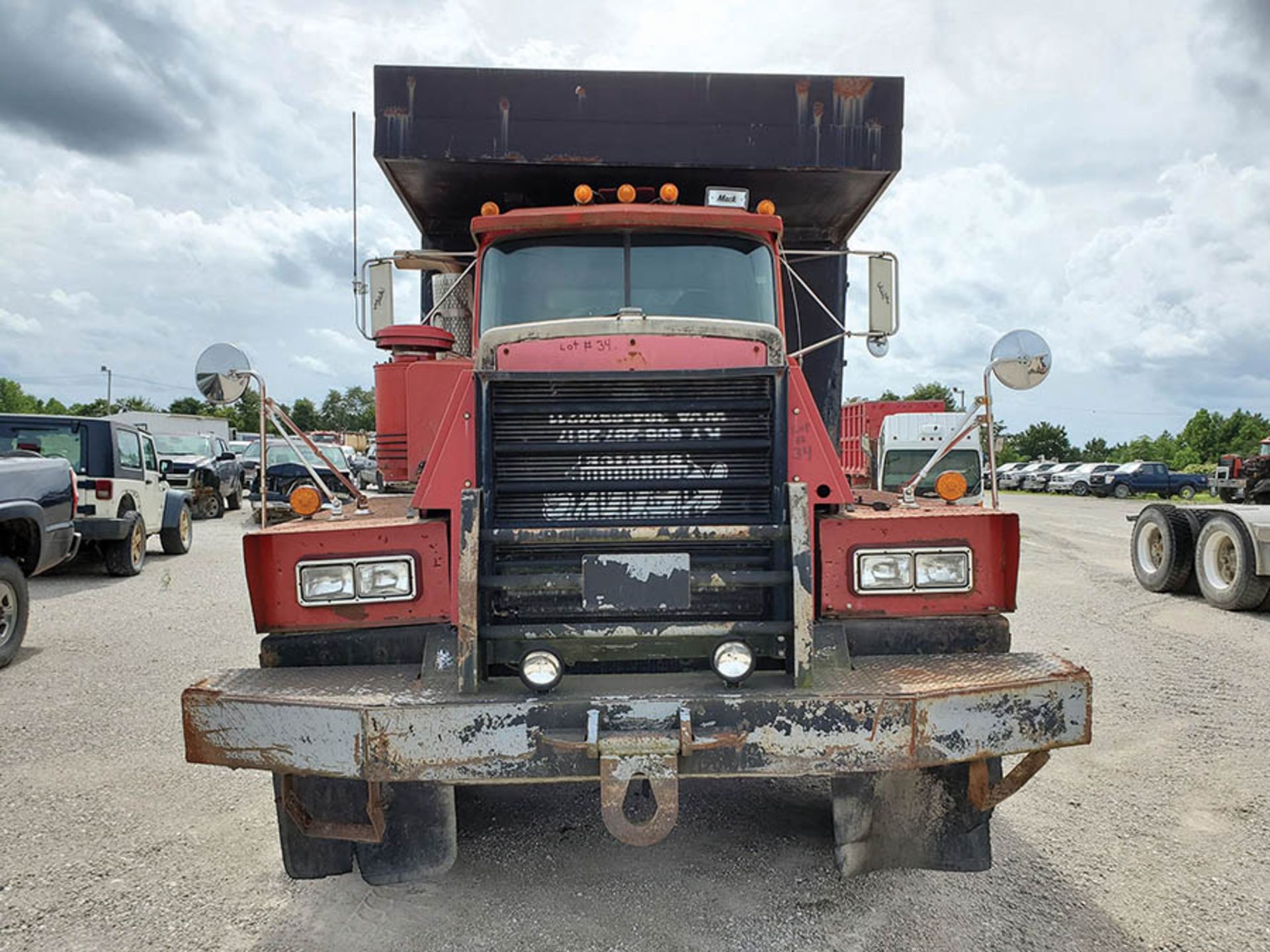 1997 MACK RD888 SX T/A DUMP TRUCK, VIN1M2P278C5VM002015, KCT 18, LOCATION: MARCO SHOP - Image 3 of 10