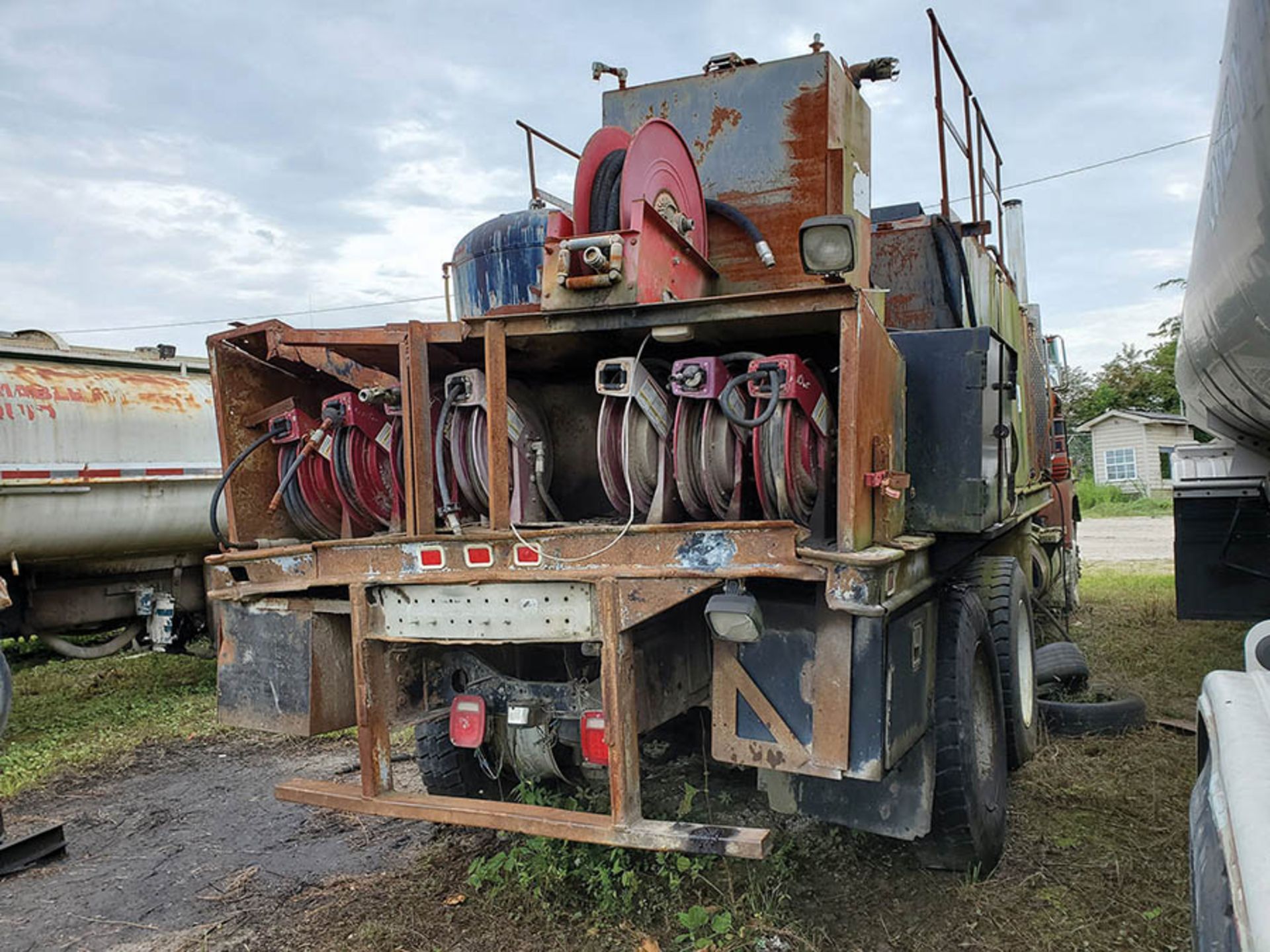 1991 MACK RW600 T/A LUBE TRUCK, EATON FULLER TRANSMISSION, MACK INLINE SIX ENGINE, VIN - Image 5 of 9