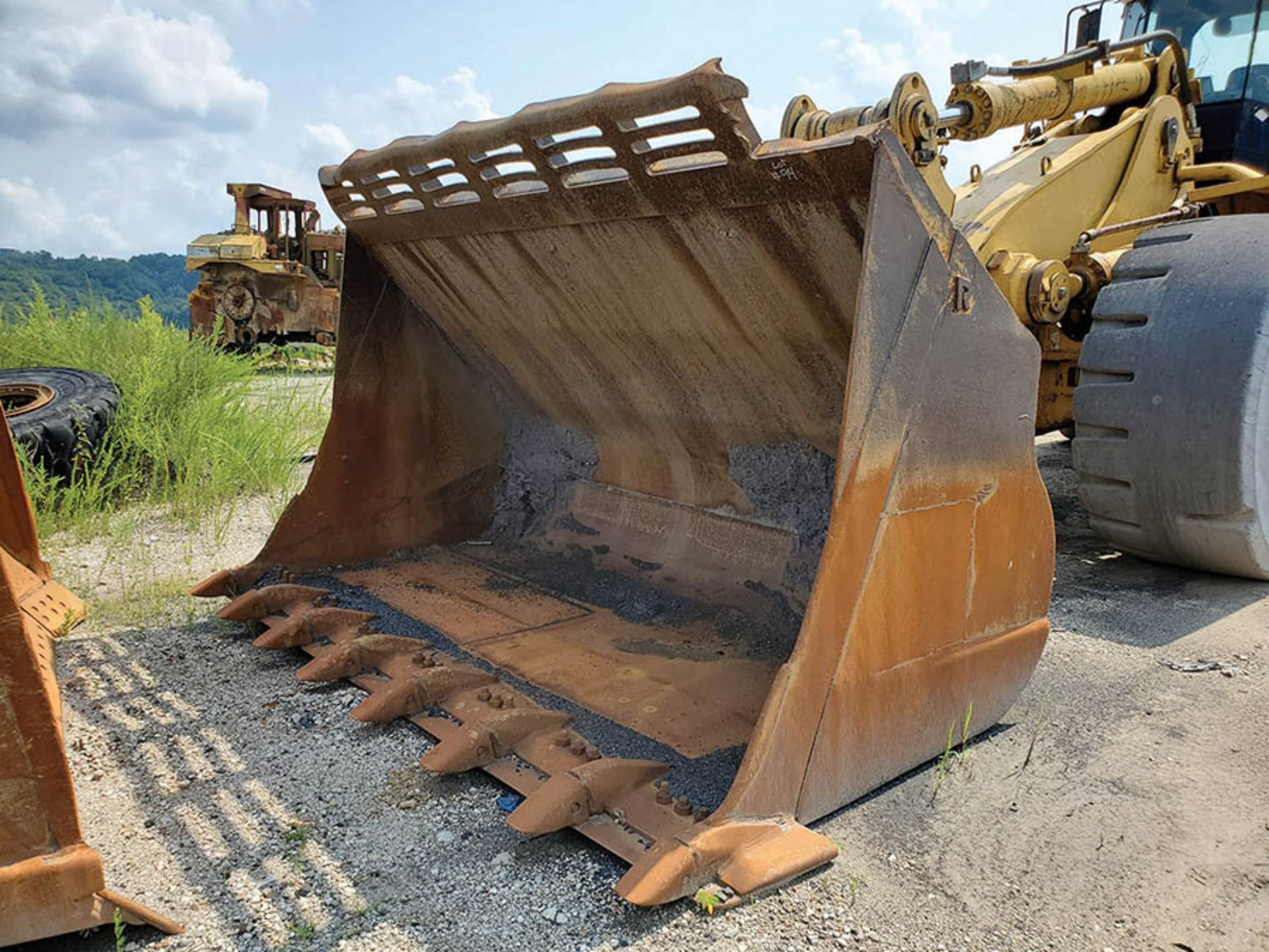 CATERPILLAR 988G WHEEL LOADER, S/N: CAT0988GVBNH00460, HOURS UNKNOWN, CAT 6-CYLINDER TURBO DIESEL - Image 3 of 10