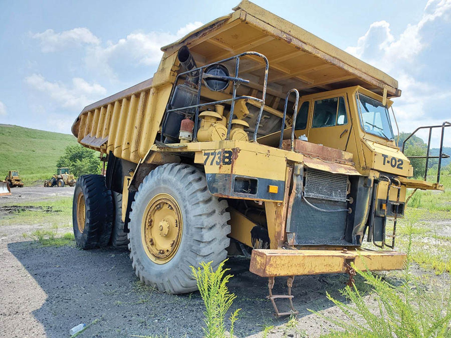 CATERPILLAR 773B OFF-ROAD DUMP TRUCK, S/N: 63W01175, 45,029 HRS.,21.00-35 TIRES, CAT 12-CYLINDER - Image 4 of 7