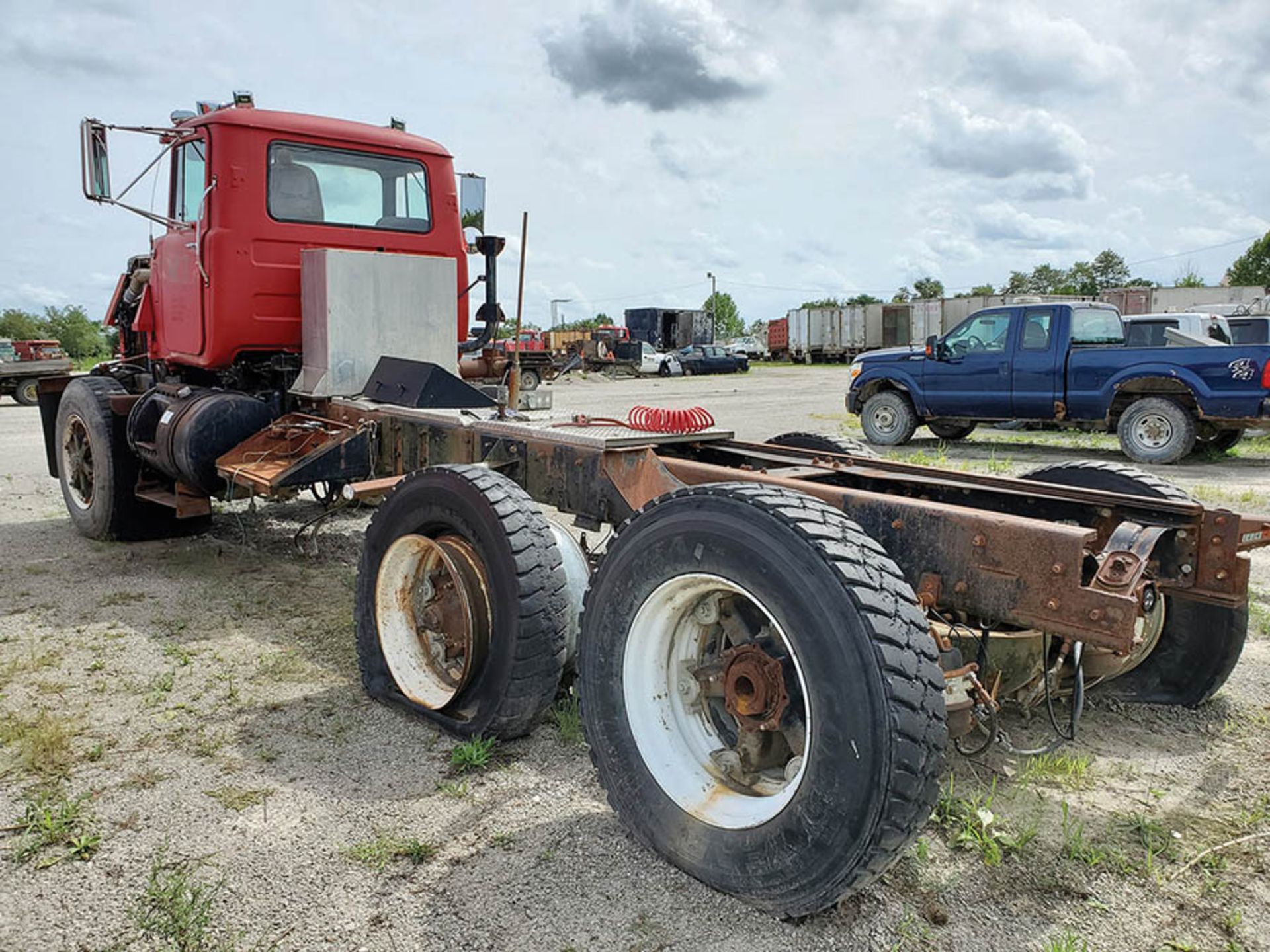 MACK T/A DAY CAB TRACTOR, MACK INLINE SIX DIESEL ENGINE, KCT 2, LOCATION: MARCO SHOP - Image 7 of 8