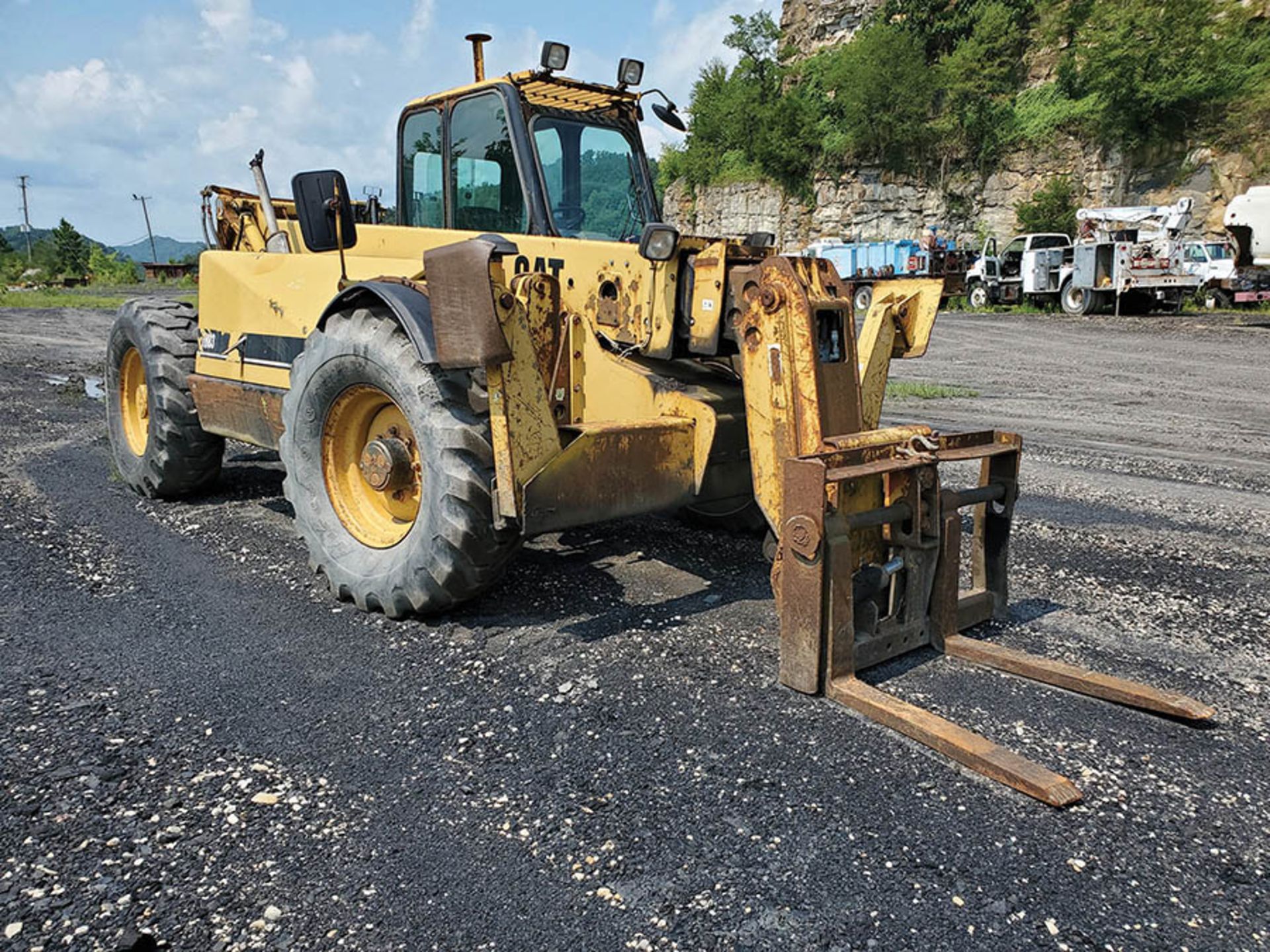 CATERPILLAR TH83 TELEHANDLER, S/N: 3RN02074, 13,346 HOURS SHOWING, 8000 LB CAPACITY, 14.00-24 TIRES, - Image 3 of 8