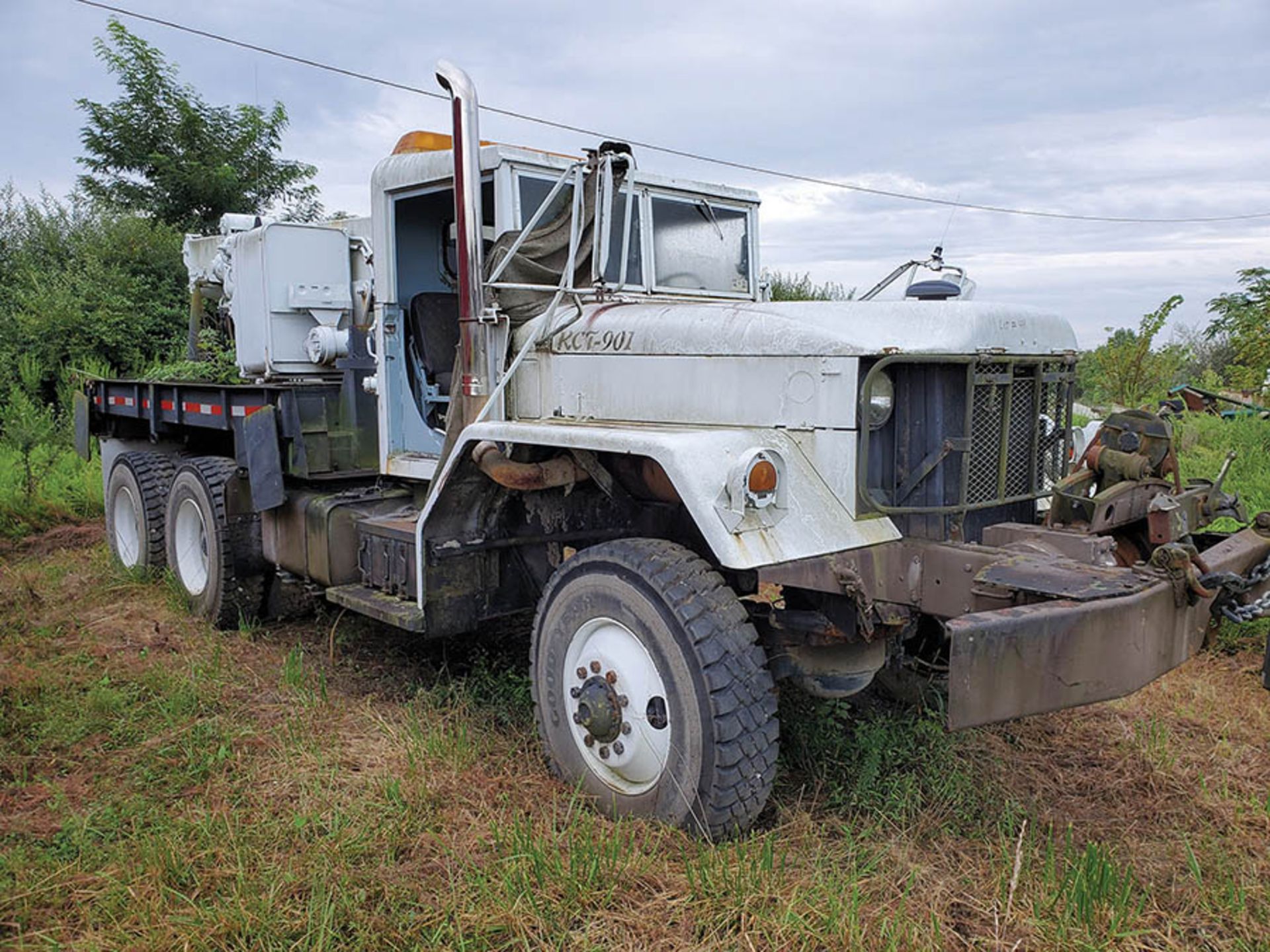 5-TON 6X6 M-SERIES, MFD. BY JEEP CORP 1970, 5-SPEED, FRONT & REAR WINCH WITH TELESCOPING CRANE, - Image 4 of 9