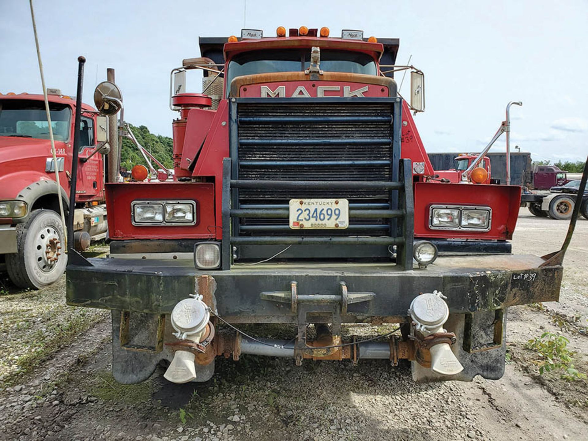 1986 MACK RD600 EATON FULLER TRANSMISSION T/A WATER TANKER TRUCK, INLINE SIX MACK ENGINE, 76,838 - Image 3 of 11