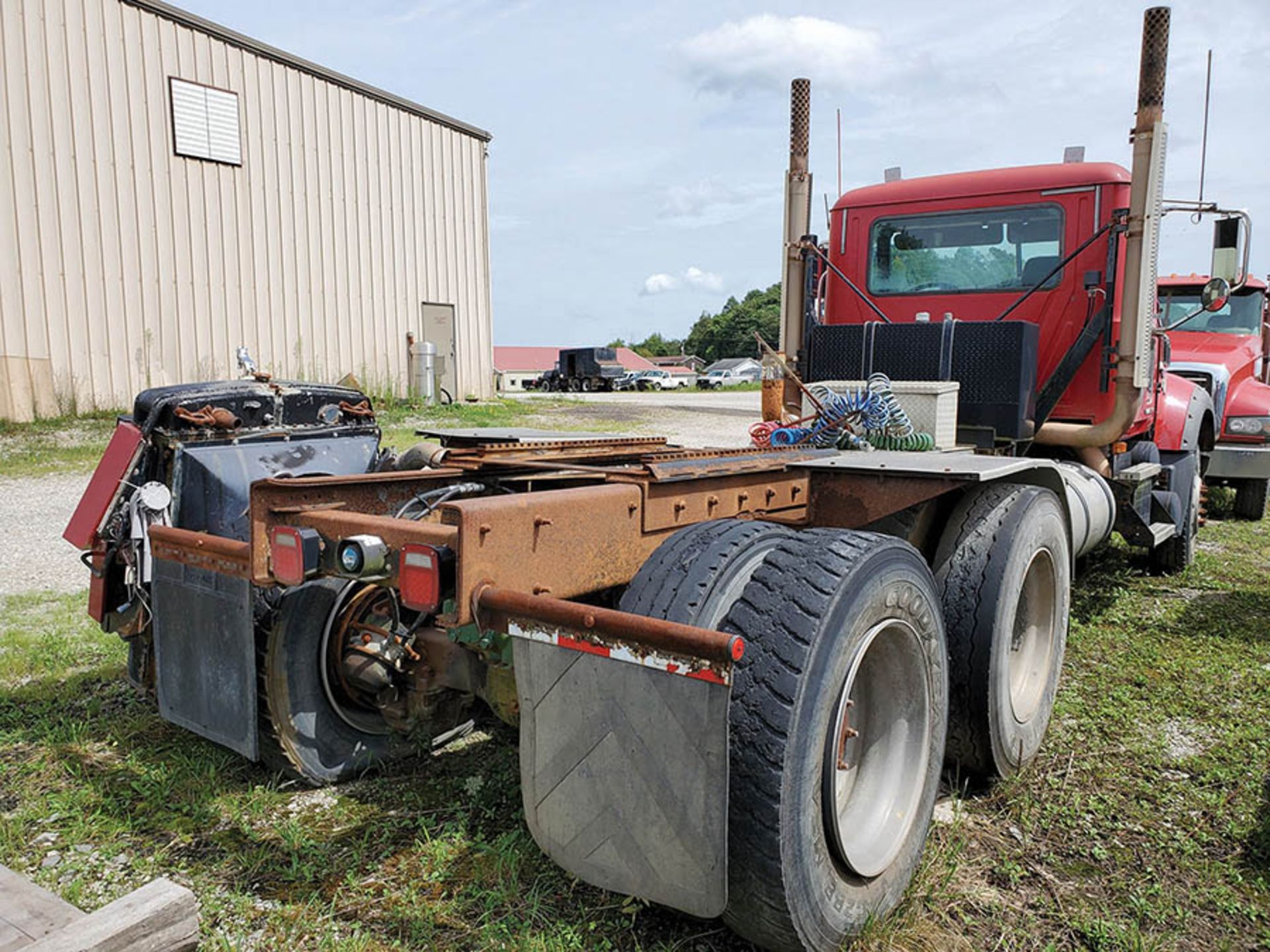 2009 MACK GU713 T/A DAY CAB TRACTOR, MAXITORQUE 18 SPEED TRANS., WET LINES MACK INLINE SIX DIESEL - Image 7 of 9