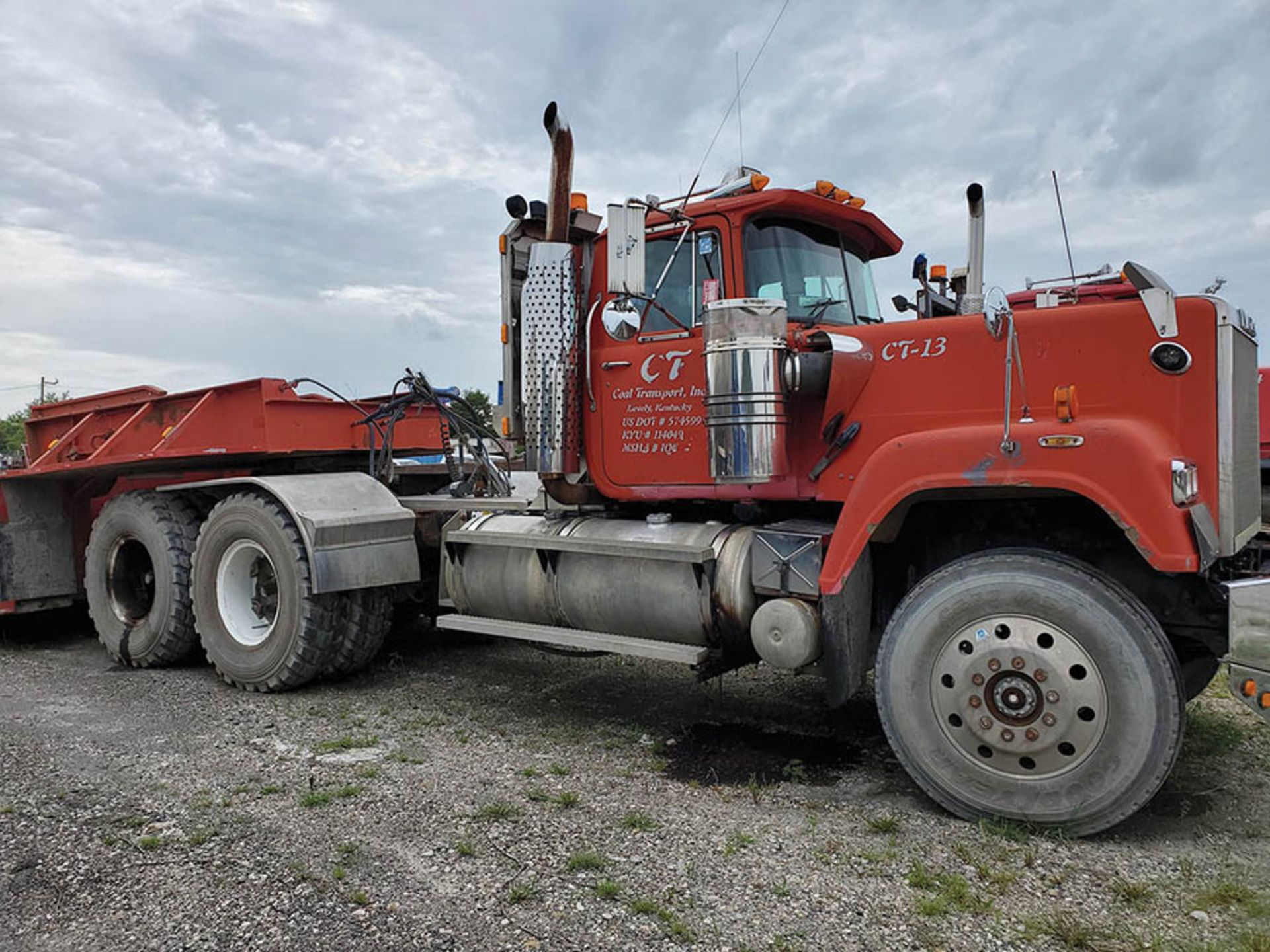 1991 MACK RW600 T/A DAY CAB TRACTOR, 10-SPEED TRANS WITH DEEP REDUCTION RANGE, WET LINES MACK INLINE - Image 6 of 14