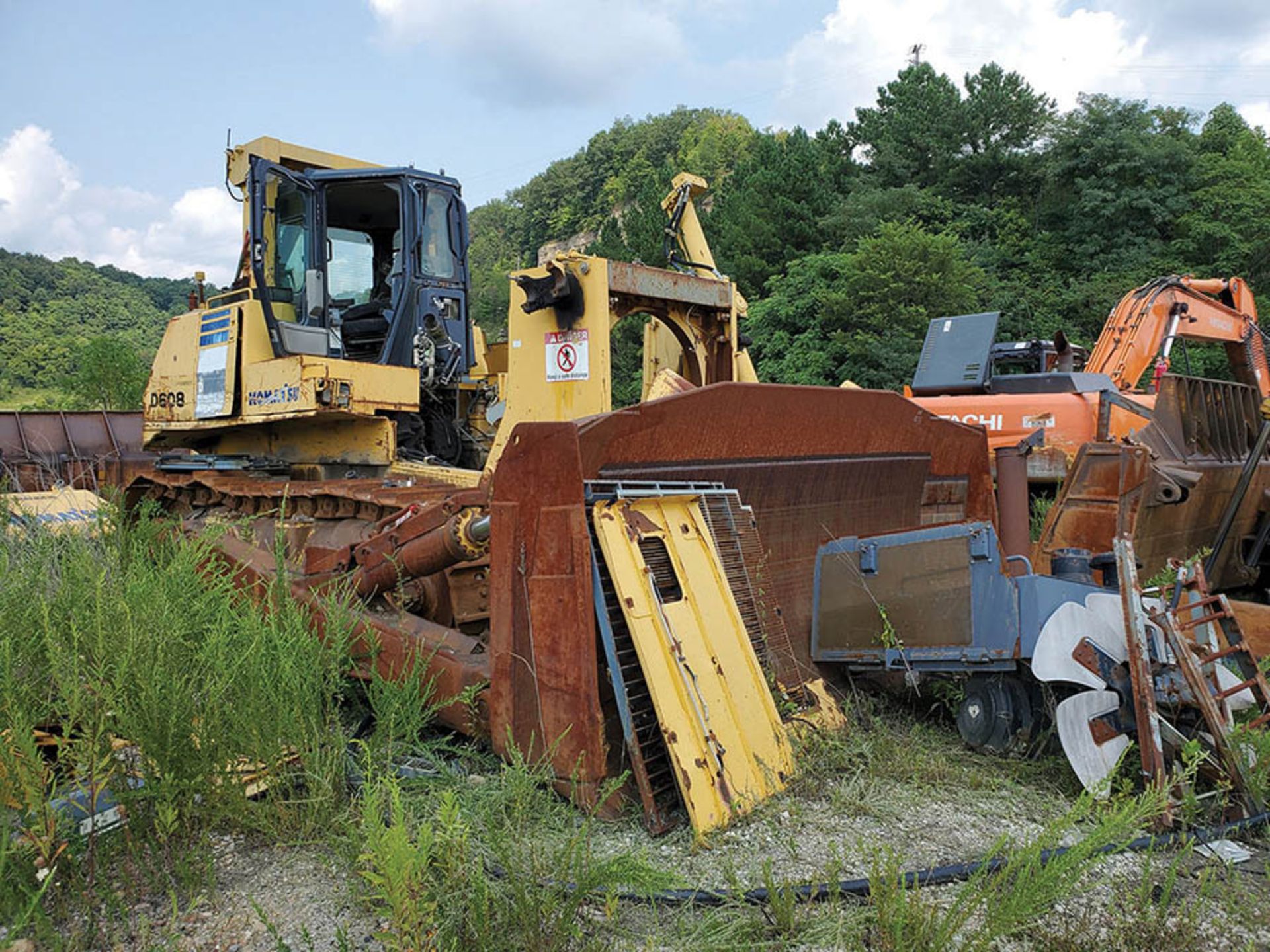 KOMATSU D 275SX DOZER, S/N: 30118, NO ENGINE, 24'' WIDE METAL TRACKS, 13'6'' WIDE DOZER BLADE, FOR