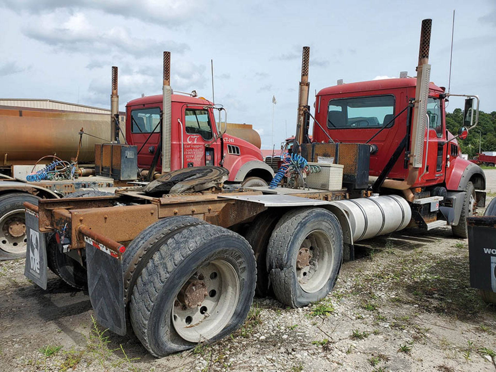 2009 MACK GU713 T/A DAY CAB TRACTOR, MAXITORQUE 18 SPEED TRANS., WET LINES MACK INLINE SIX DIESEL - Image 5 of 9