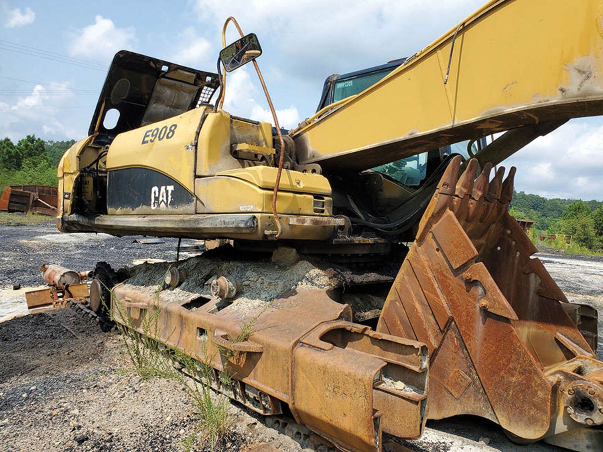 CATERPILLAR 330DL EXCAVATOR, S/N: CAT0330DCMWP02305, 46'' BUCKET WITH TEETH, 12'10'' STICK, TRACKS - Image 5 of 8