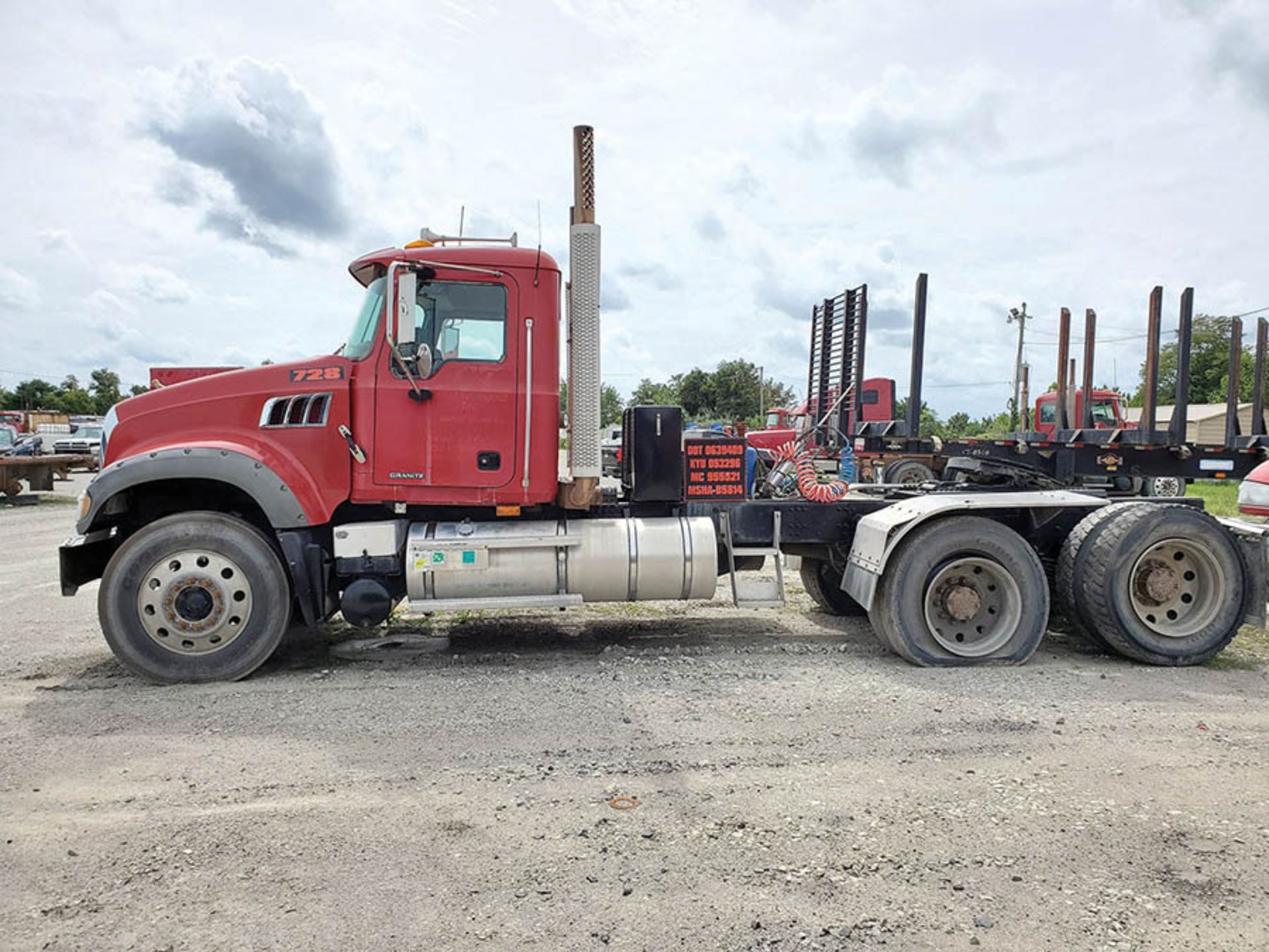 2009 MACK GU713 T/A DAY CAB TRACTOR, MAXITORQUE 18 SPEED TRANS., WET LINES MACK INLINE SIX DIESEL