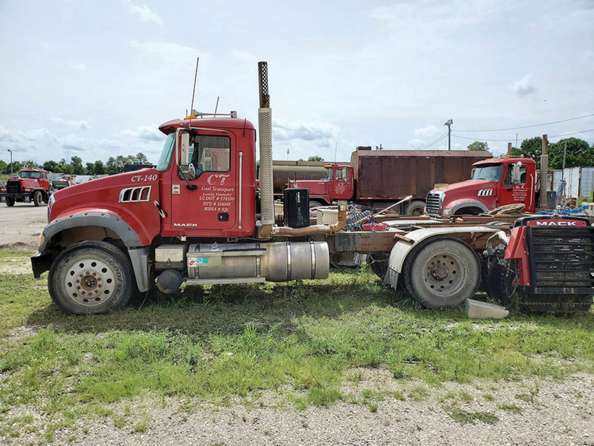 2009 MACK GU713 T/A DAY CAB TRACTOR, MAXITORQUE 18 SPEED TRANS., WET LINES MACK INLINE SIX DIESEL - Image 4 of 9