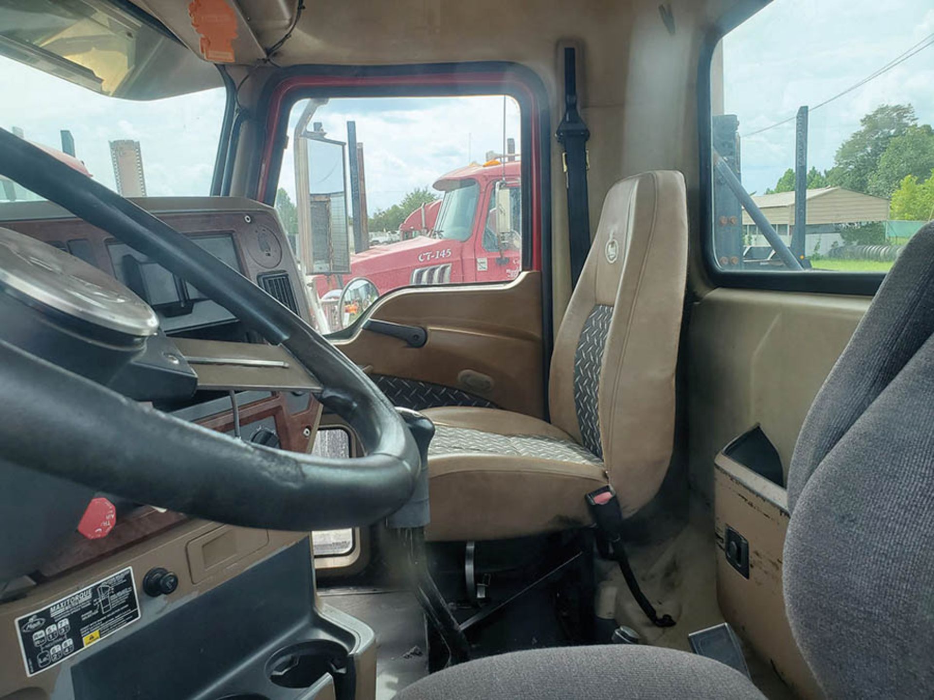 2009 MACK GU713 T/A DAY CAB TRACTOR, MAXITORQUE 18 SPEED TRANS., WET LINES MACK INLINE SIX DIESEL - Image 9 of 9