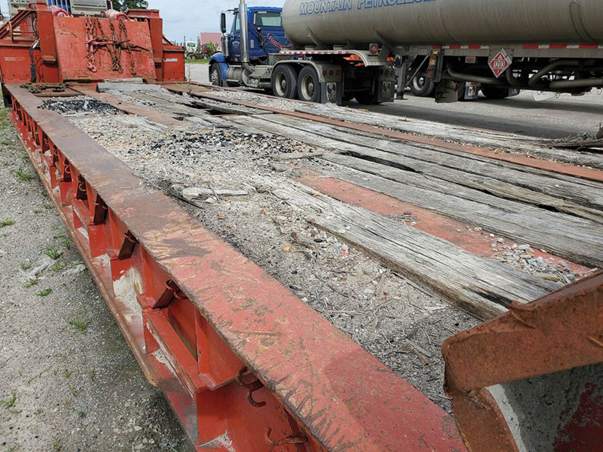 1978 BIRMINGHAM TRI AXLE RGN TRAILER, MODEL 12752LSR, VIN HS 509, 27' DECK, LOCATION: MARCO SHOP - Image 8 of 13