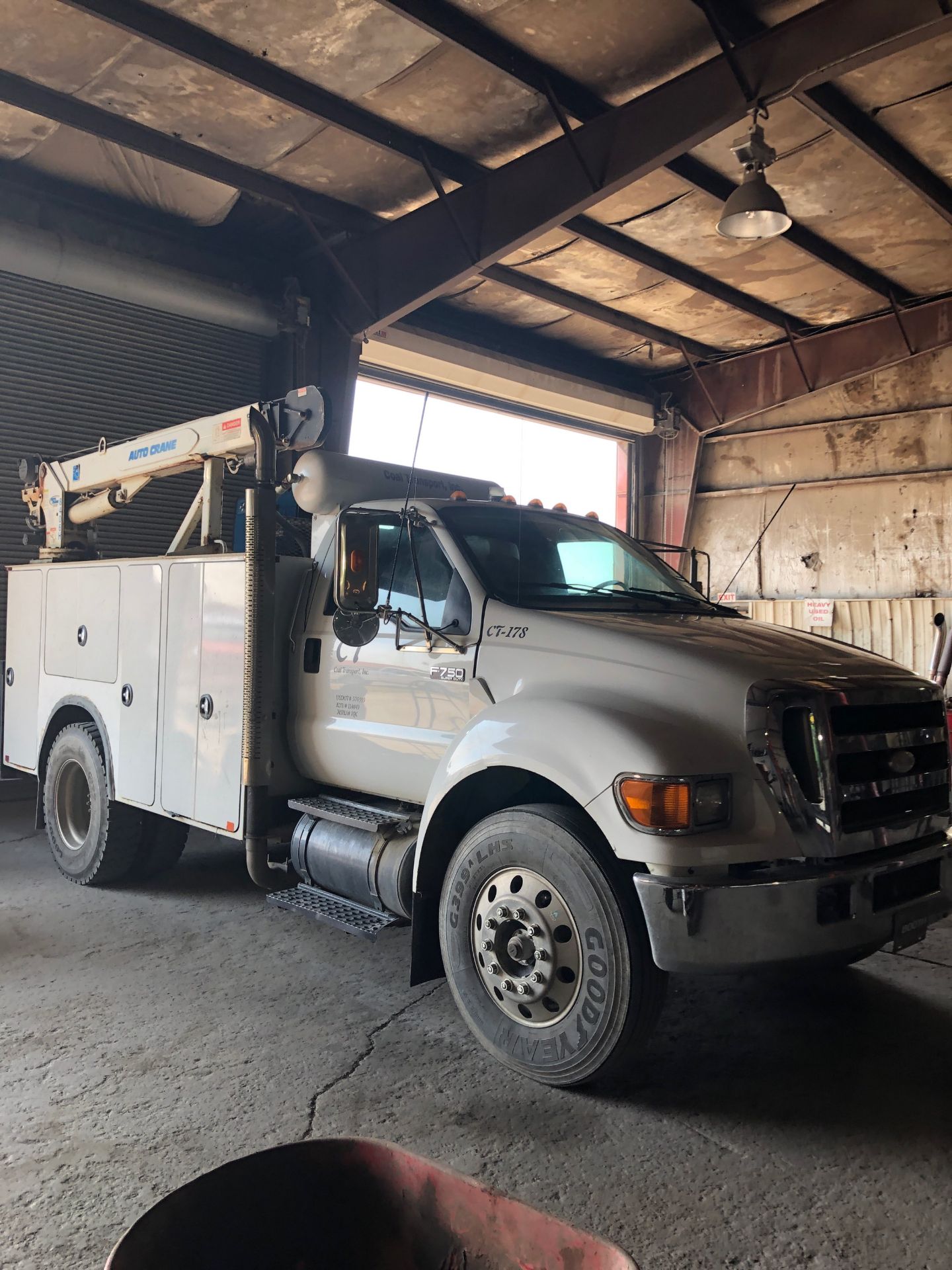 2007 FORD F-750 MECHANICS SERVICE TRUCK, 8406H AUTO CRANE, MILLER BOBCAT 225 WELDER GENERATOR WITH - Image 2 of 3