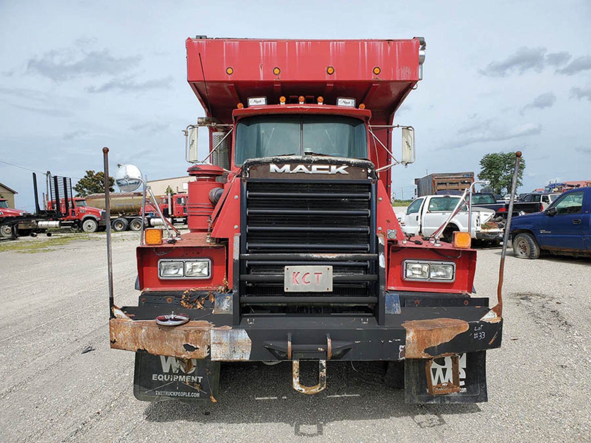 1997 MACK RD888 SX T/A DUMP TRUCK, VIN 1M2P278C9VM002014, KCT 17, LOCATION: MARCO SHOP - Image 3 of 9