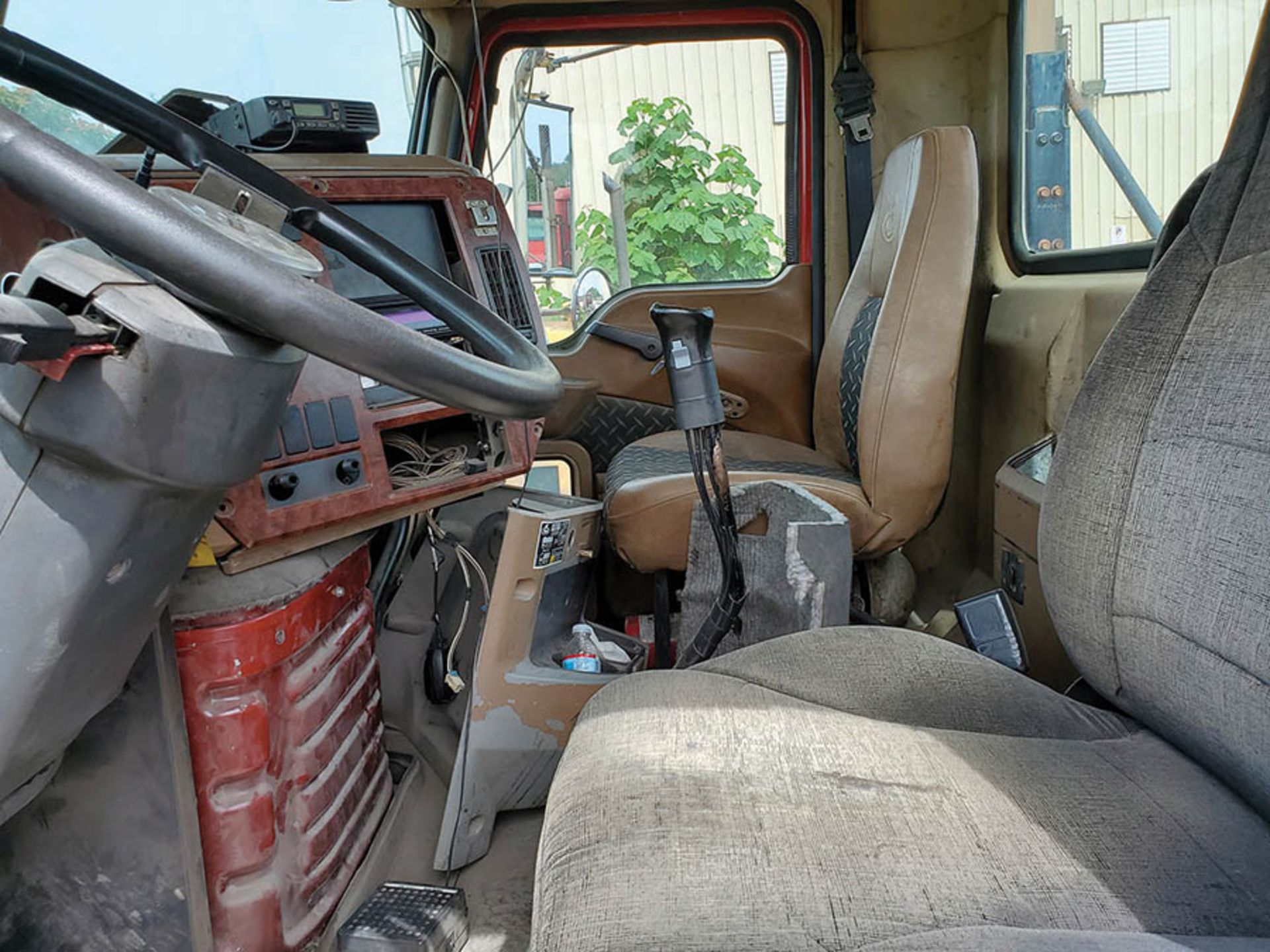 2009 MACK GU713 T/A DAY CAB TRACTOR, MAXITORQUE 18 SPEED TRANS., WET LINES MACK INLINE SIX DIESEL - Image 11 of 12