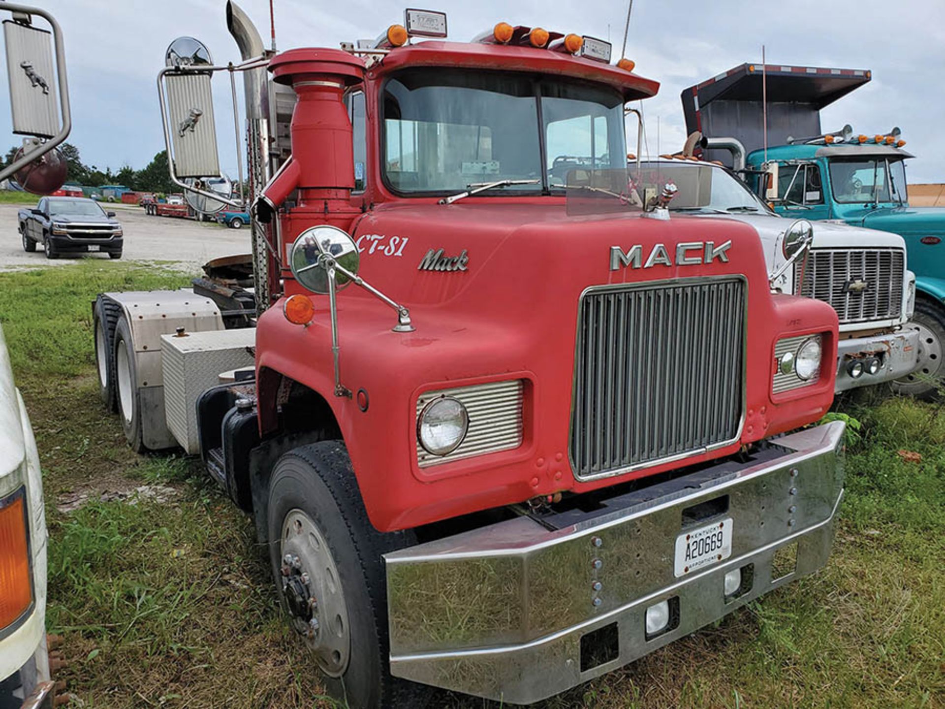 MACK DM686 SX T/A DAY CAB TRACTOR, VIN 1M2B128C4DA009151, CT 81, LOCATION: MARCO SHOP - Image 3 of 7