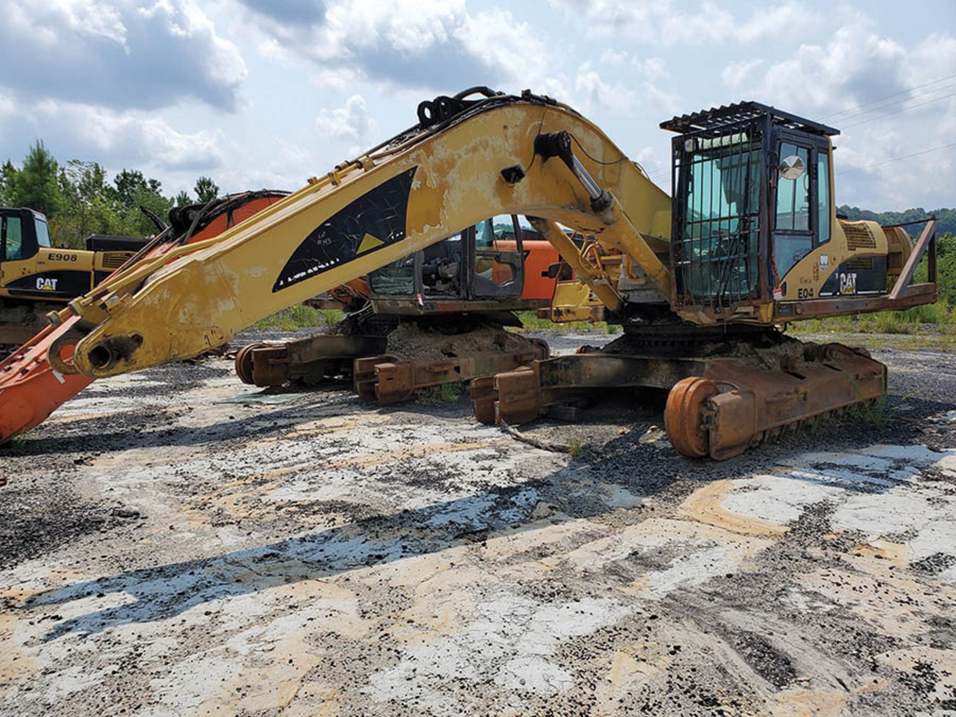 CATERPILLAR 330 EXCAVATOR FOR PARTS/SCRAP, S/N: CAP00324 (UNIT #E04) LOCATION: UPPER LEVEL BEECH