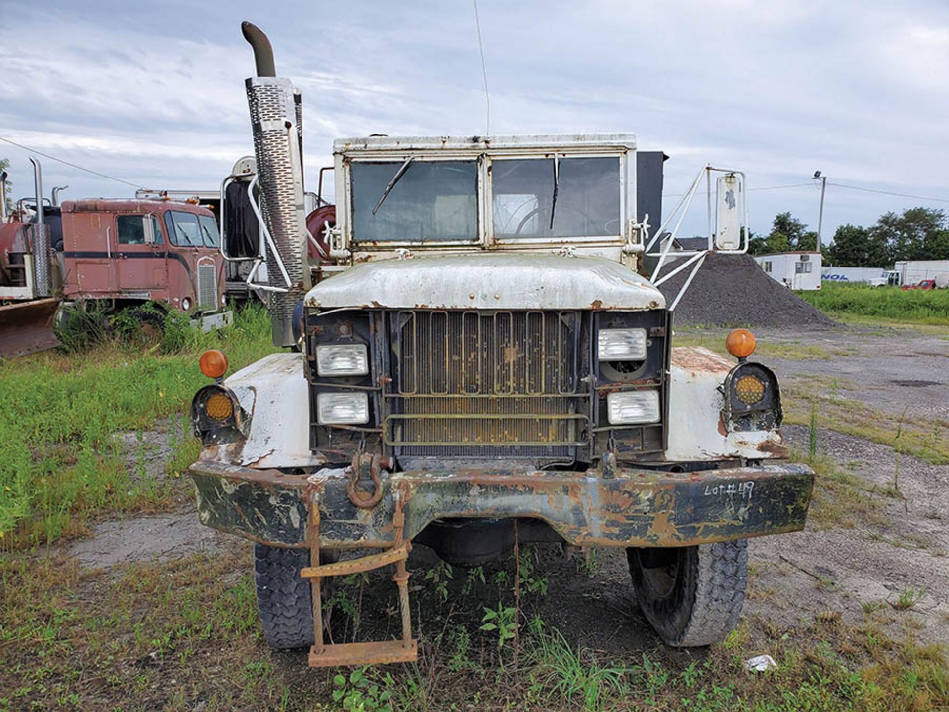 1970 5-TON 6X6 CARGO TRUCK, 5-SPEED TRANS, SERVICE BED MILLER BIG BLUE 500P WELDER, INGERSOLL RAND - Image 3 of 14