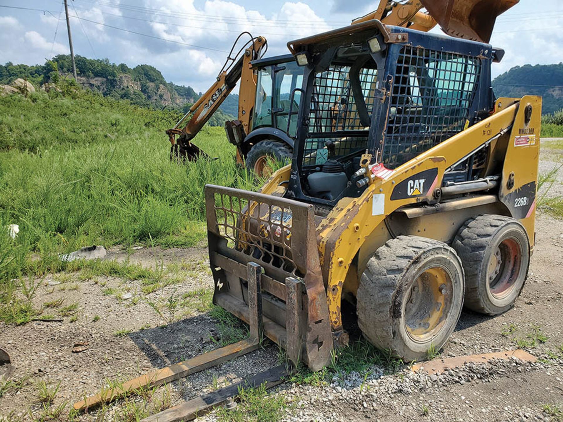 CATERPILLAR 226B SKID STEER LOADER, P/N: CAT0226BEMWD02368, 2,198 HOURS SHOWING, CAT C2.2 DIESEL - Image 2 of 8