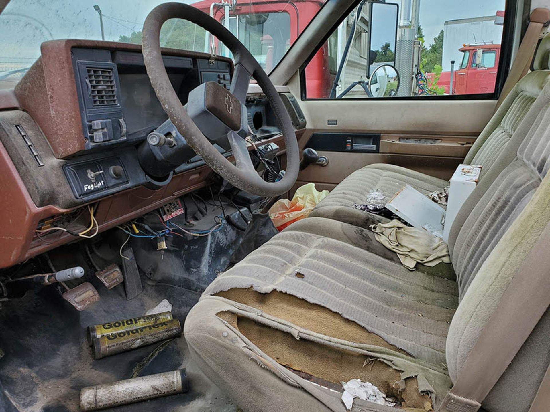 CHEVY KODIAK MECHANICS SERVICE TRUCK, CAT 6 CYLINDER DIESEL ENGINE, 5-SPEED TRANS, IMT 5016 AUTO - Image 9 of 9