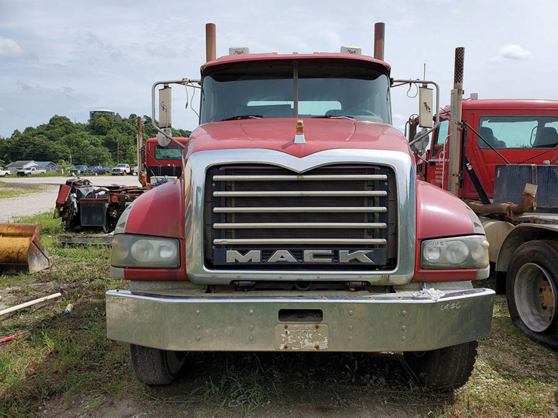 2009 MACK GU713 T/A DAY CAB TRACTOR, MAXITORQUE 18 SPEED TRANS., WET LINES MACK INLINE SIX DIESEL - Image 2 of 12