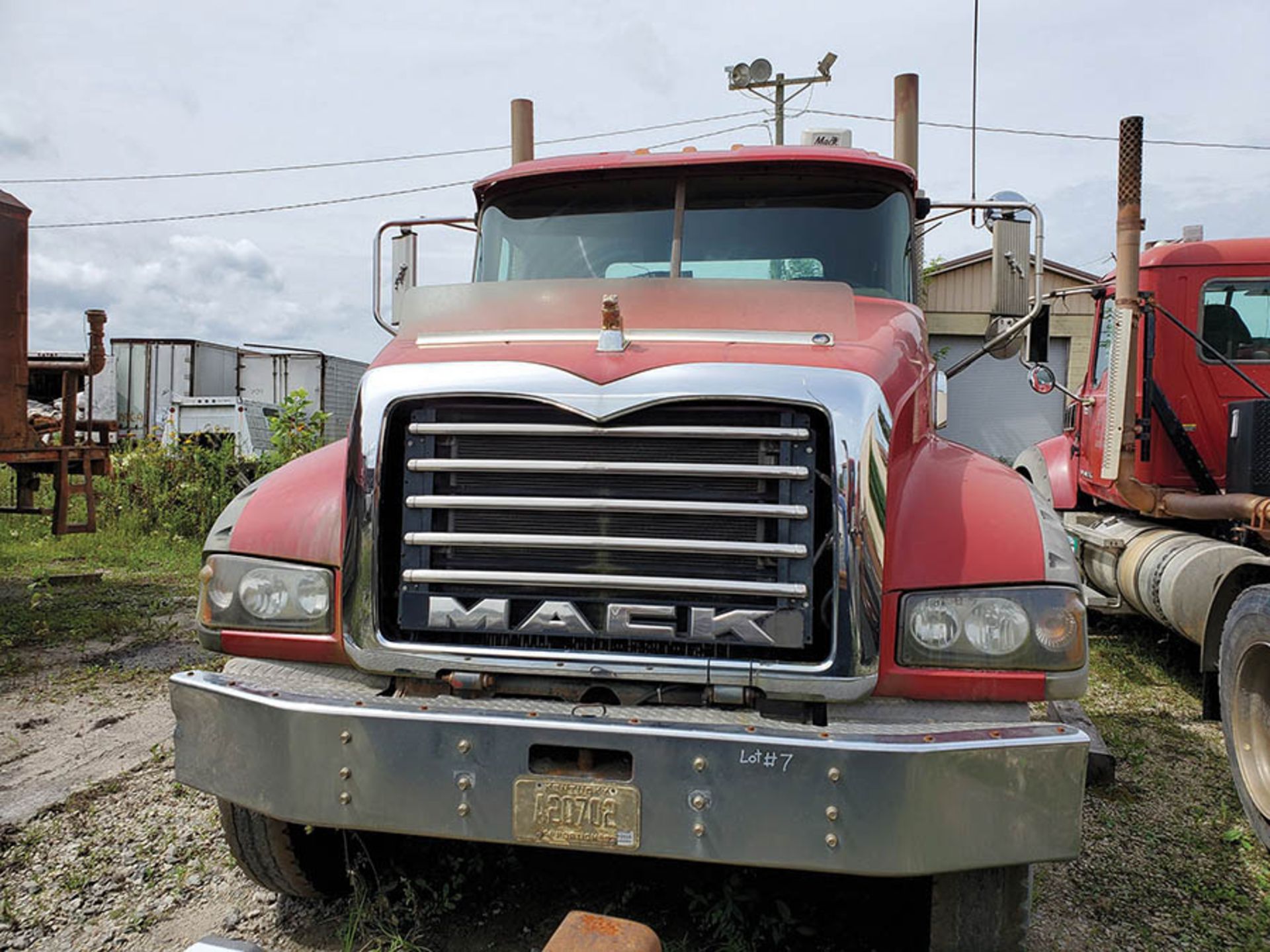 2009 MACK GU713 T/A DAY CAB TRACTOR, MAXITORQUE 18 SPEED TRANS., WET LINES MACK INLINE SIX DIESEL - Image 2 of 11