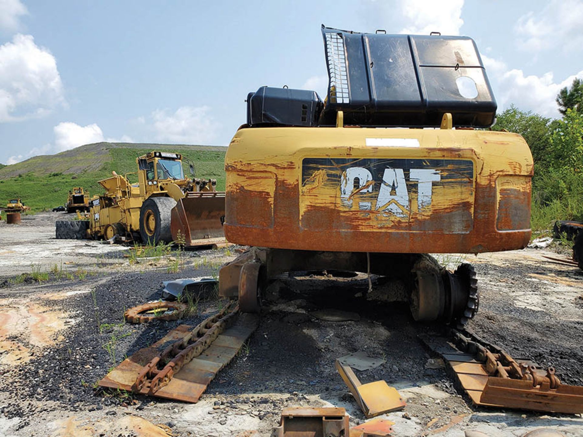 CATERPILLAR 330DL EXCAVATOR, S/N: CAT0330DCMWP02305, 46'' BUCKET WITH TEETH, 12'10'' STICK, TRACKS - Image 7 of 8