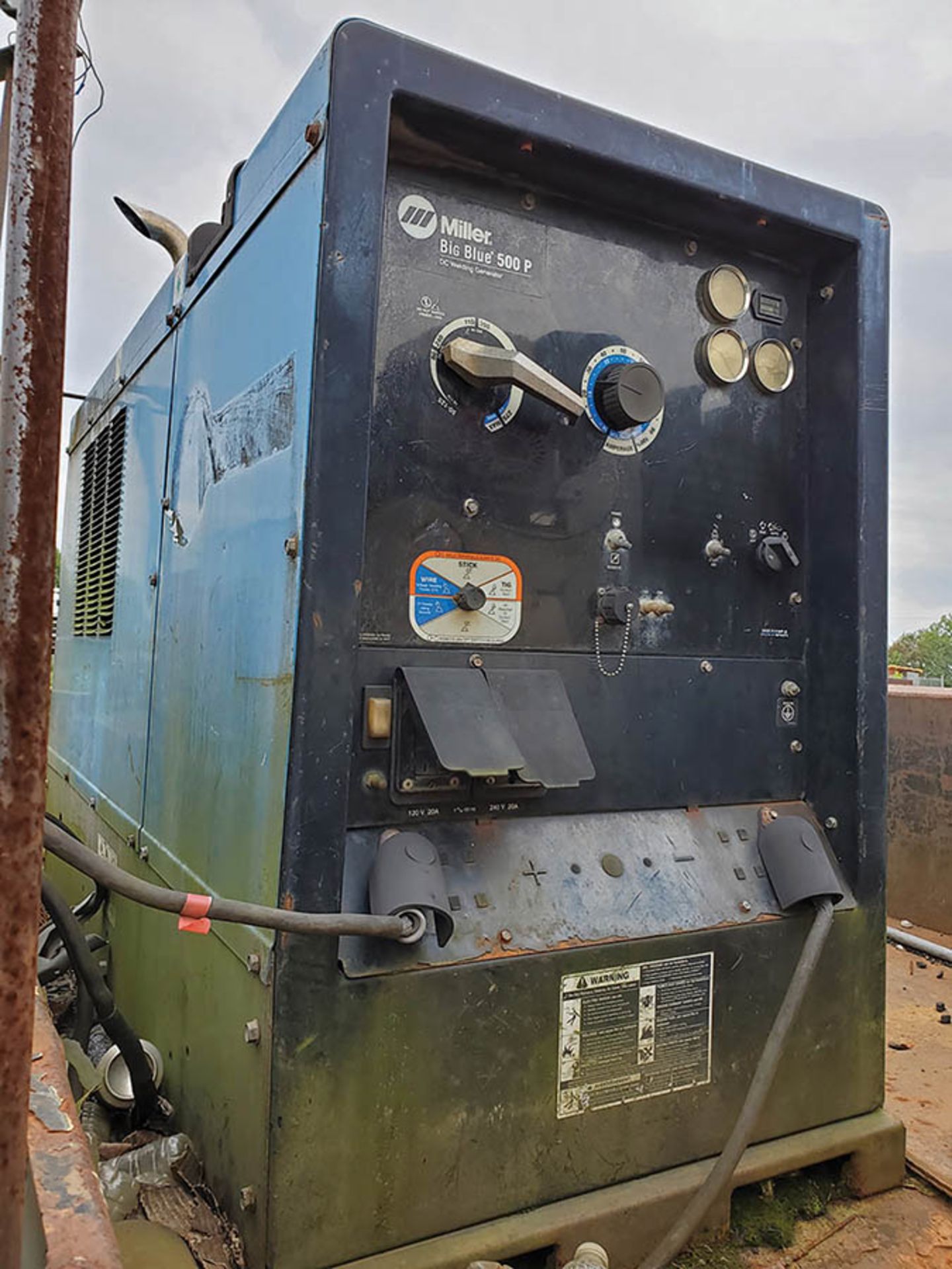 1970 5-TON 6X6 CARGO TRUCK, 5-SPEED TRANS, SERVICE BED MILLER BIG BLUE 500P WELDER, INGERSOLL RAND - Image 11 of 14