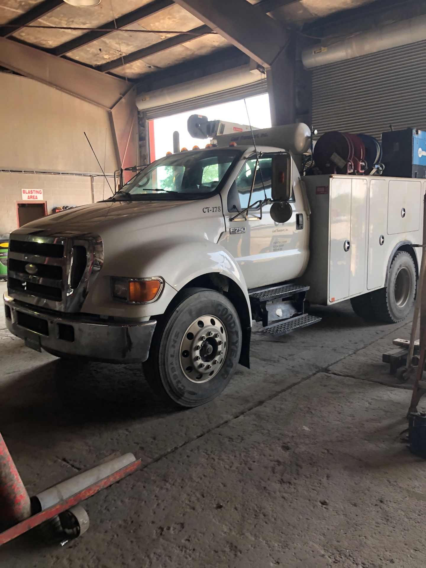 2007 FORD F-750 MECHANICS SERVICE TRUCK, 8406H AUTO CRANE, MILLER BOBCAT 225 WELDER GENERATOR WITH