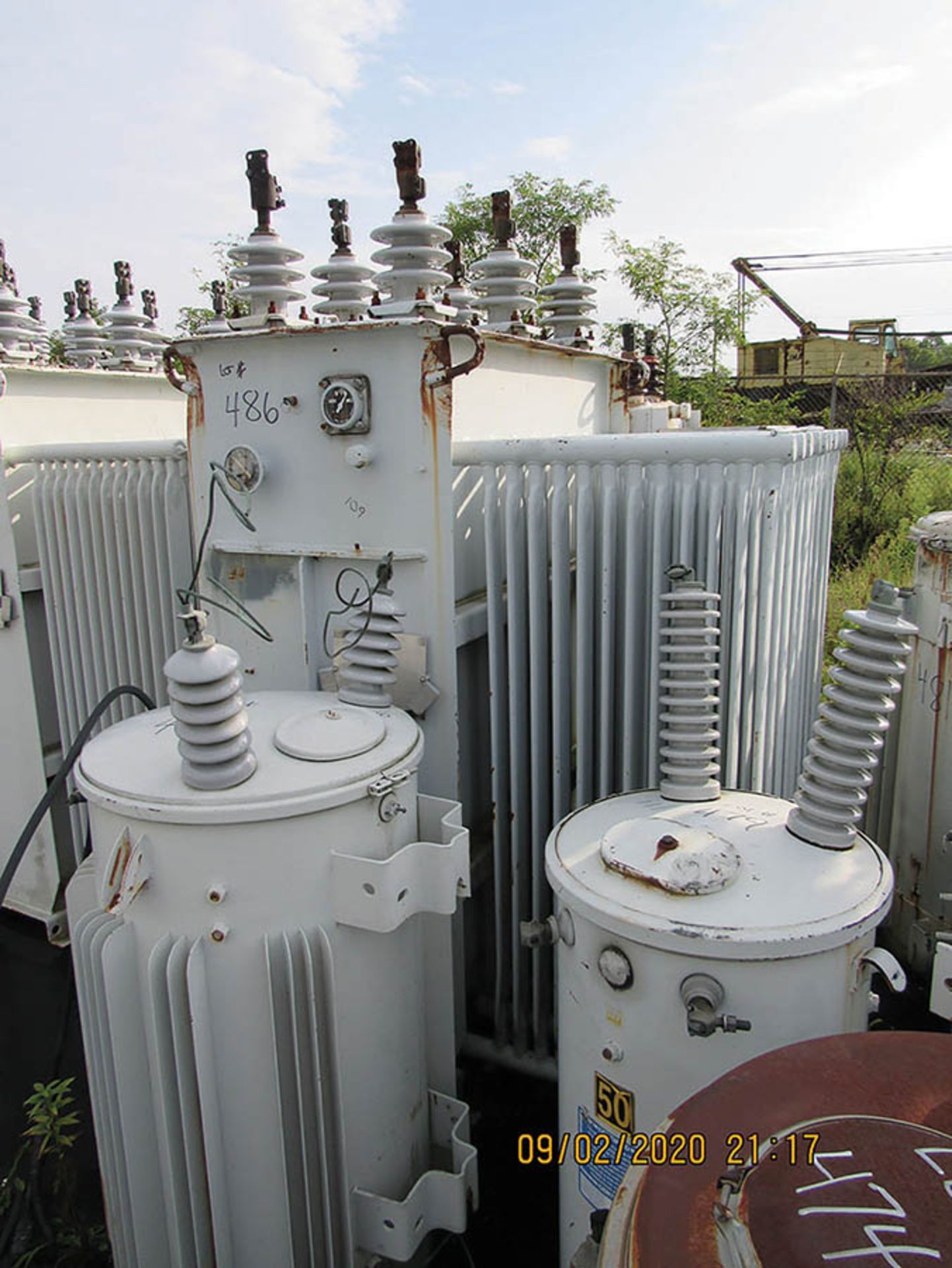 GENERAL ELECTRIC 1000 KVA THREE PHASE TRANSFORMER, NO. G854759B, 13090 TAP 1, 12780 TAP 2, 12470 TAP - Image 2 of 4